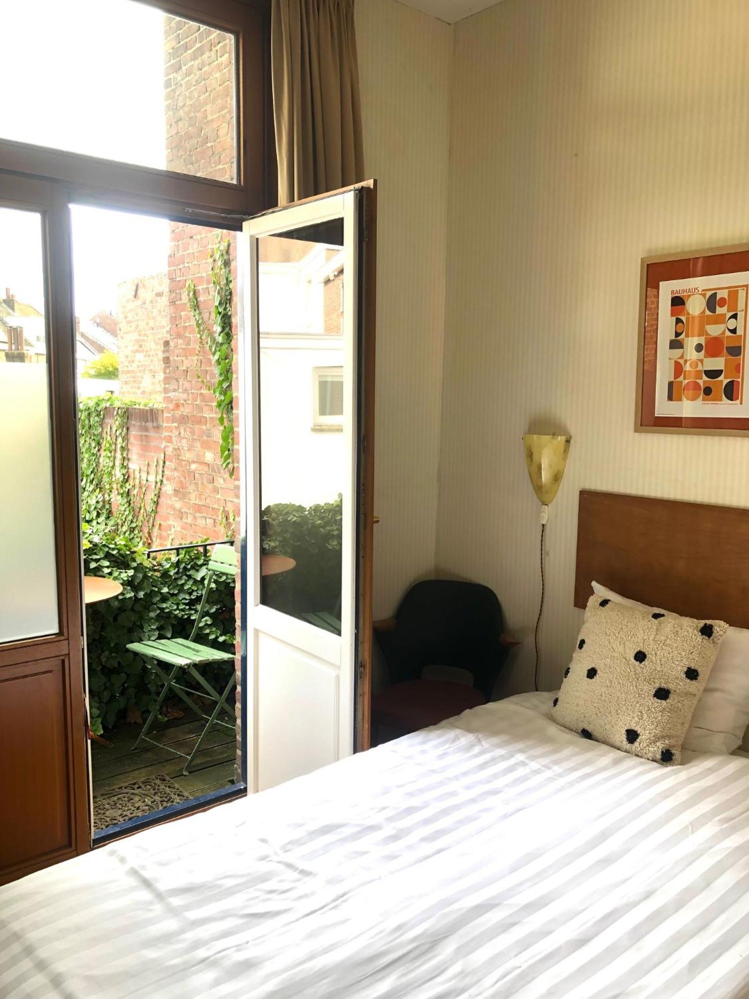Standard Double Room Shower,1646899510:JPEG
