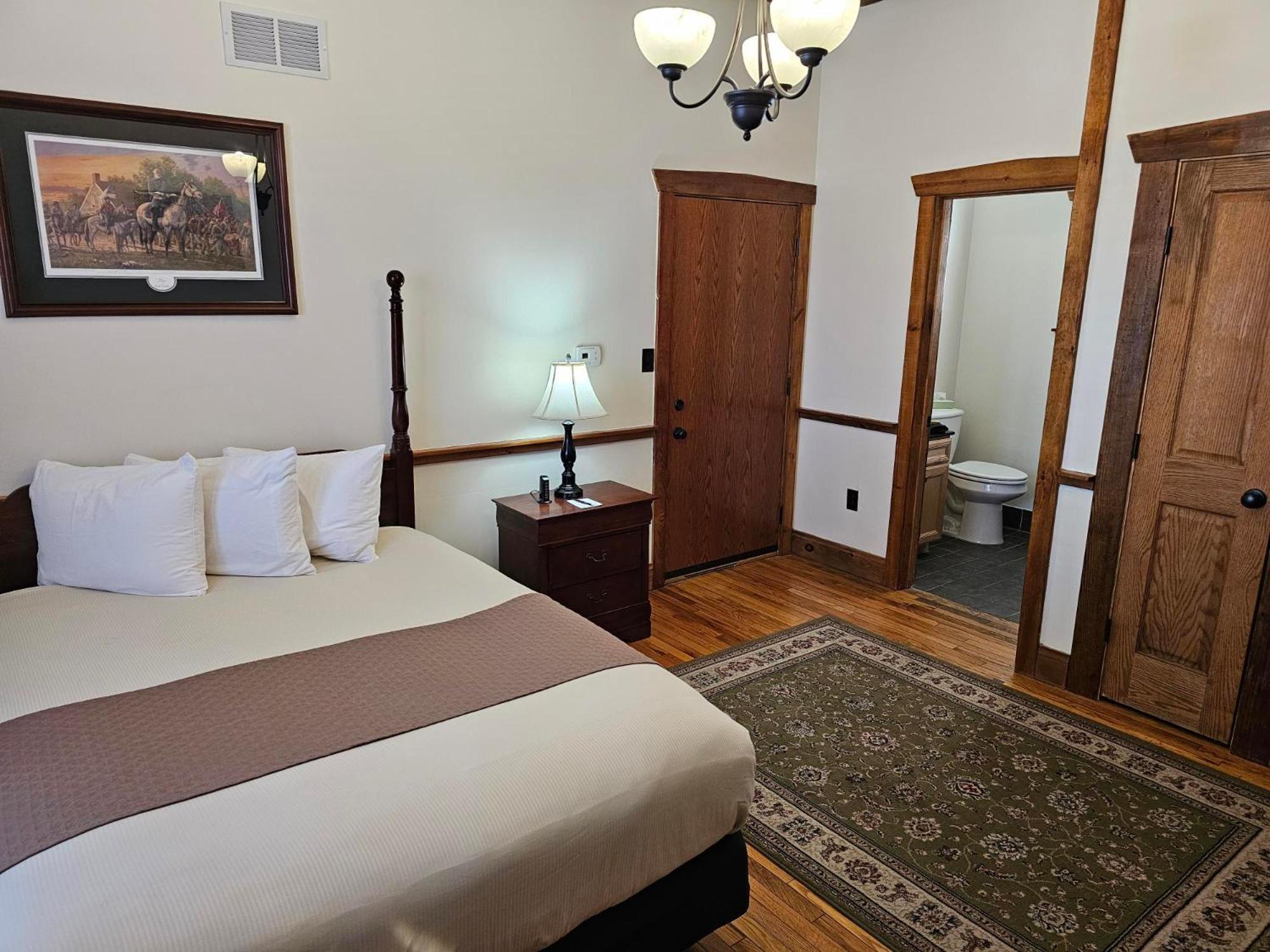 Queen Family Suite