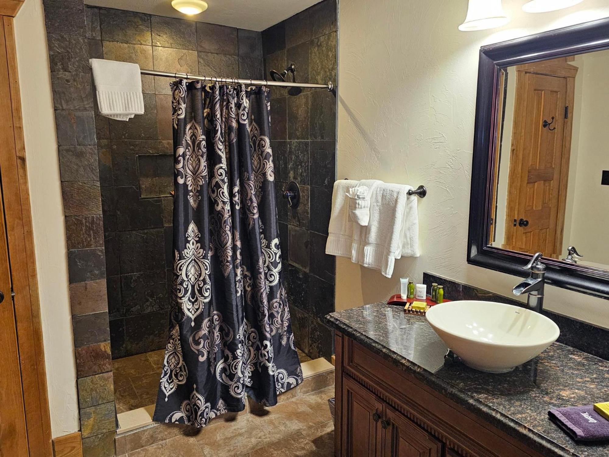 Premier Queen Suite