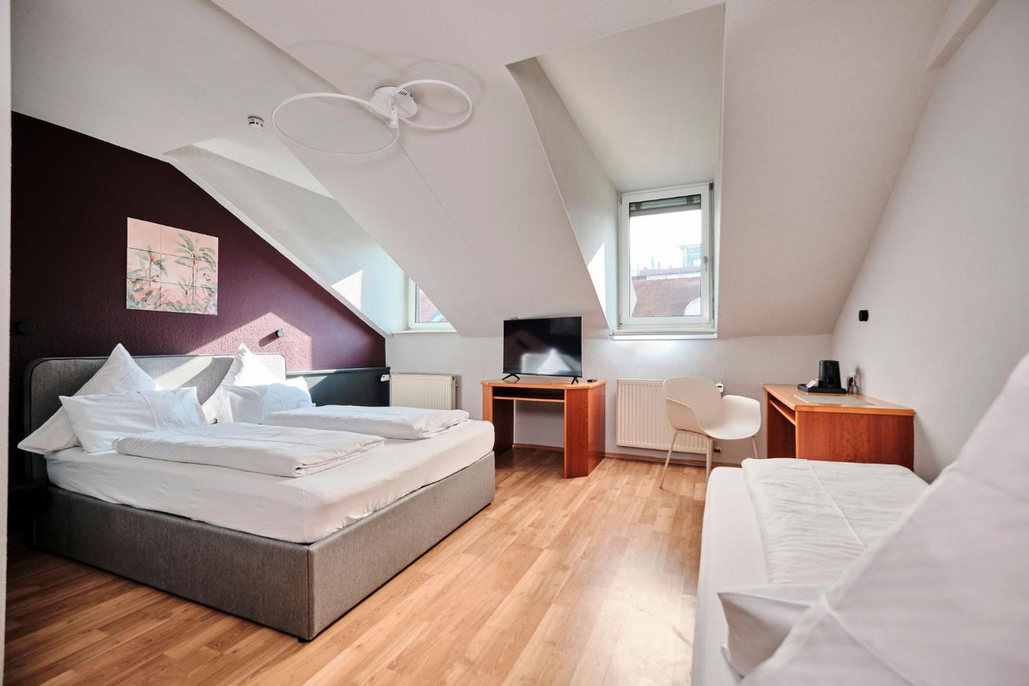 Triple Room,1646921687:JPEG