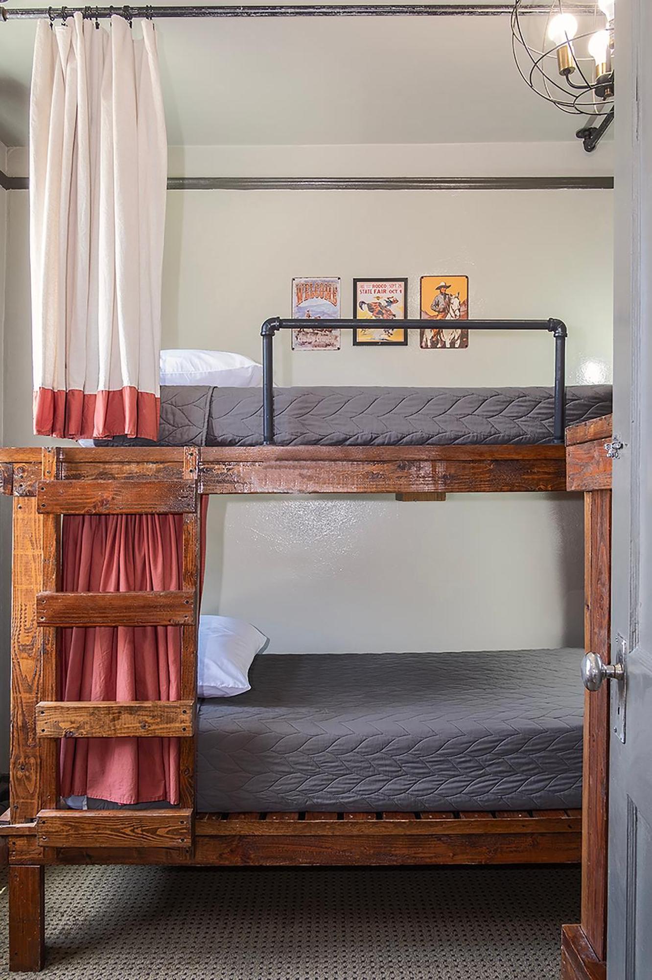 Bed 4-Bed Male Dormitory Room,1646923159:JPEG