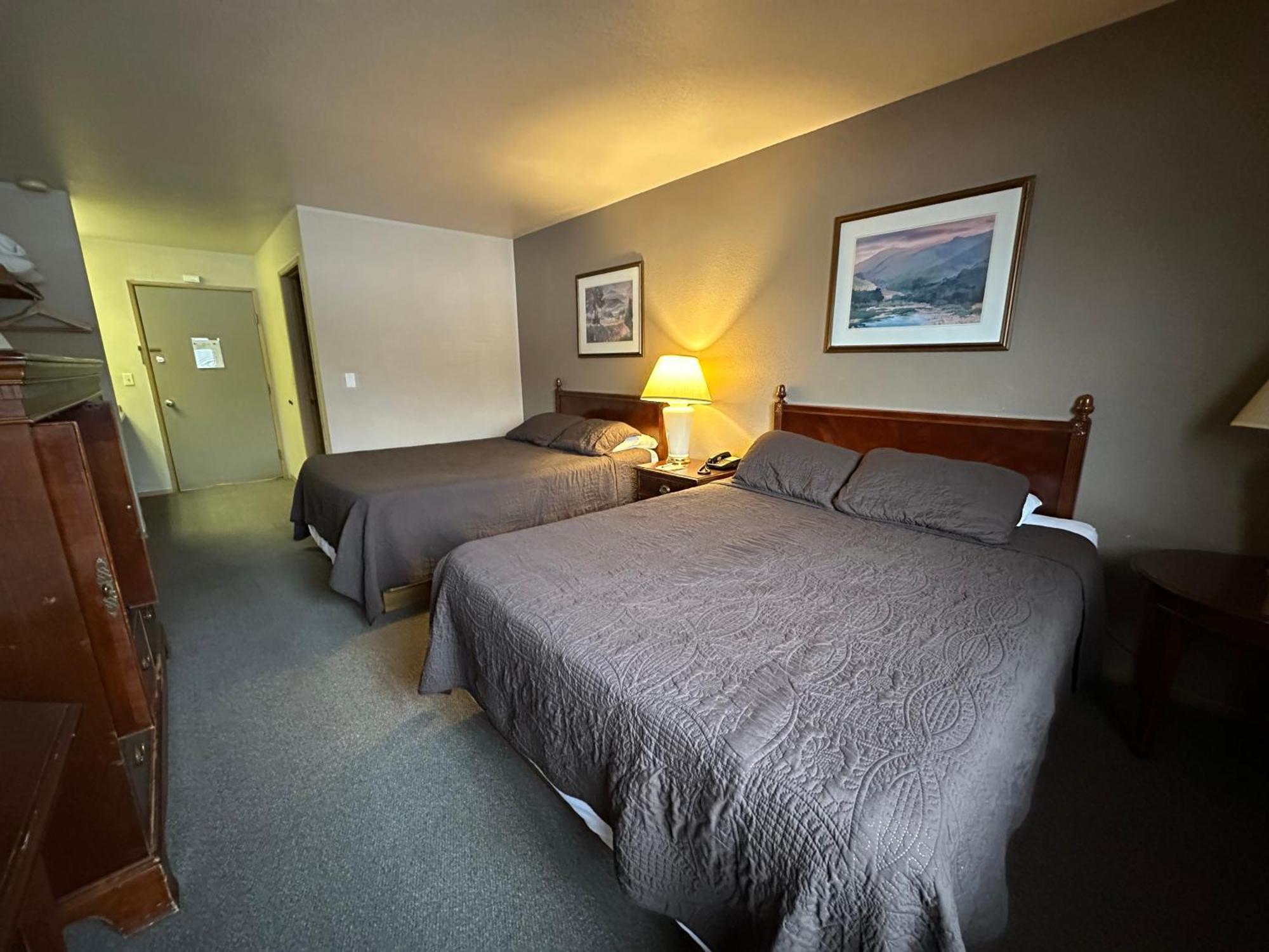 Queen Room Two Queen Beds Non-Smoking
