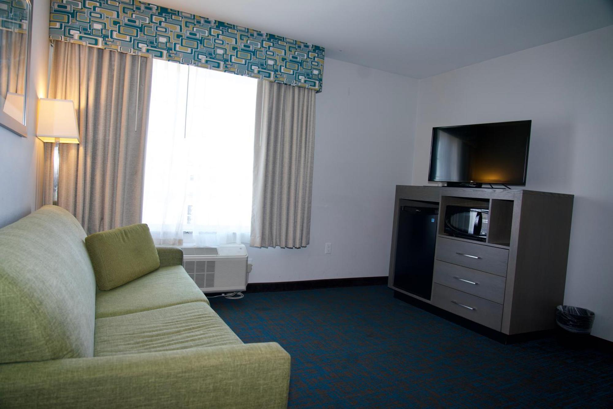 One-Bedroom King Suite Non-Smoking