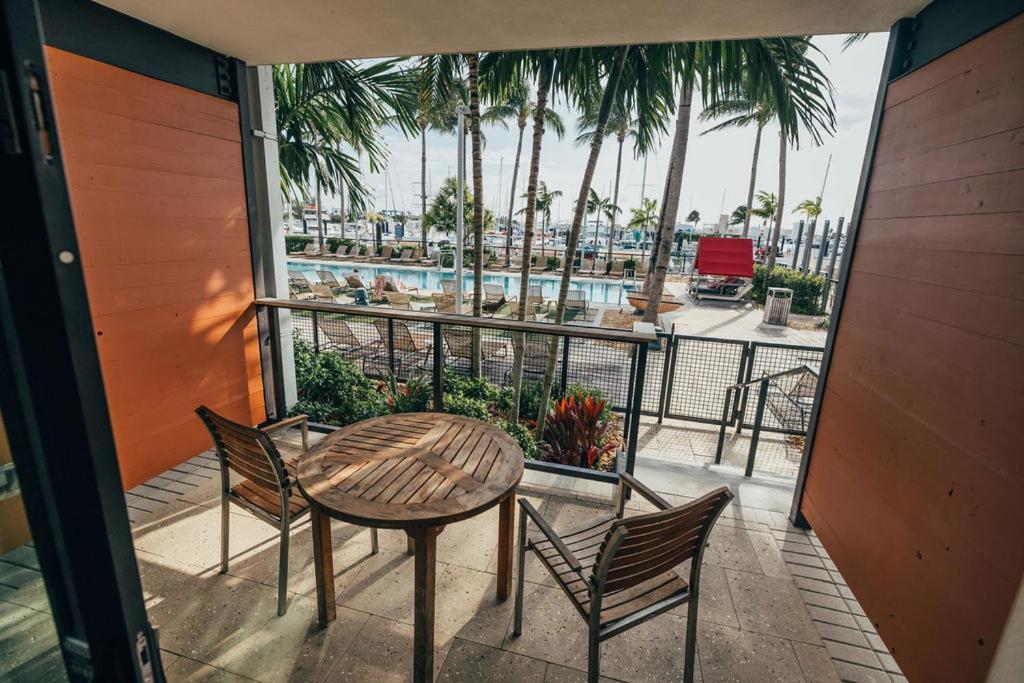 Studio with Pool View,1646934725:JPEG