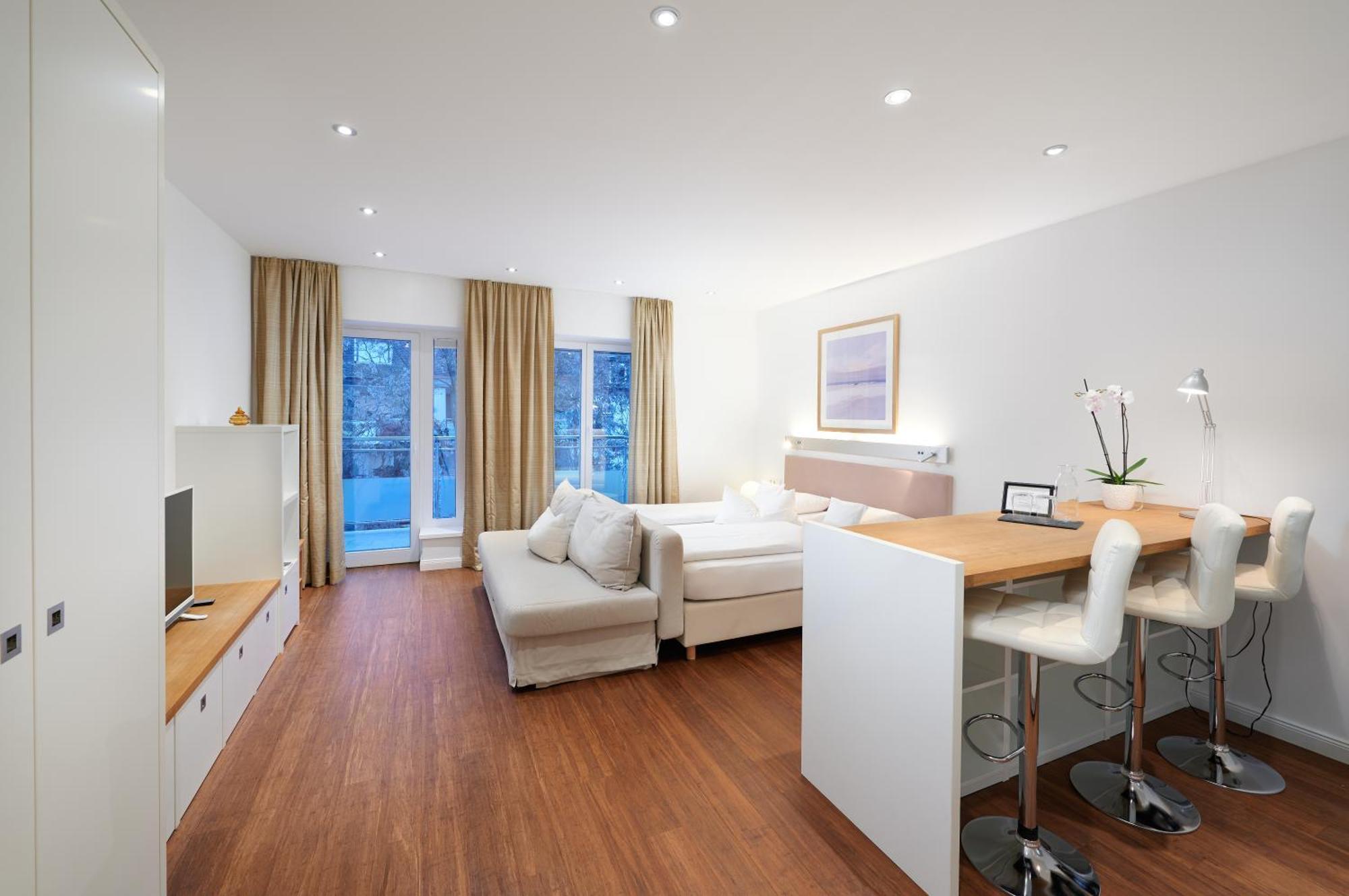 Deluxe One-Bedroom Apartment,1647717958:JPEG