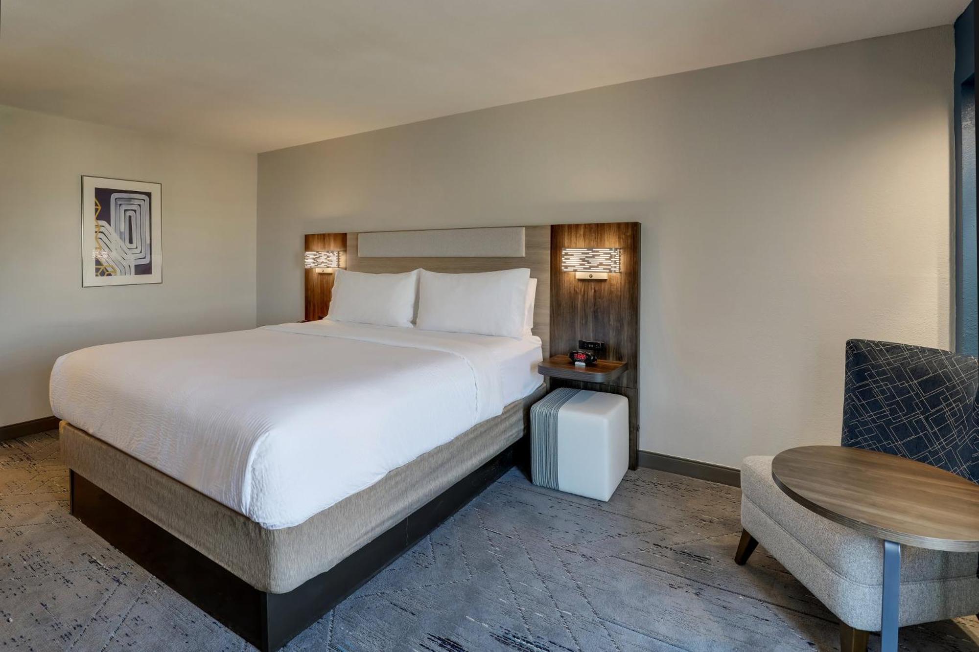 Standard King Room Balcony Communications Accessible