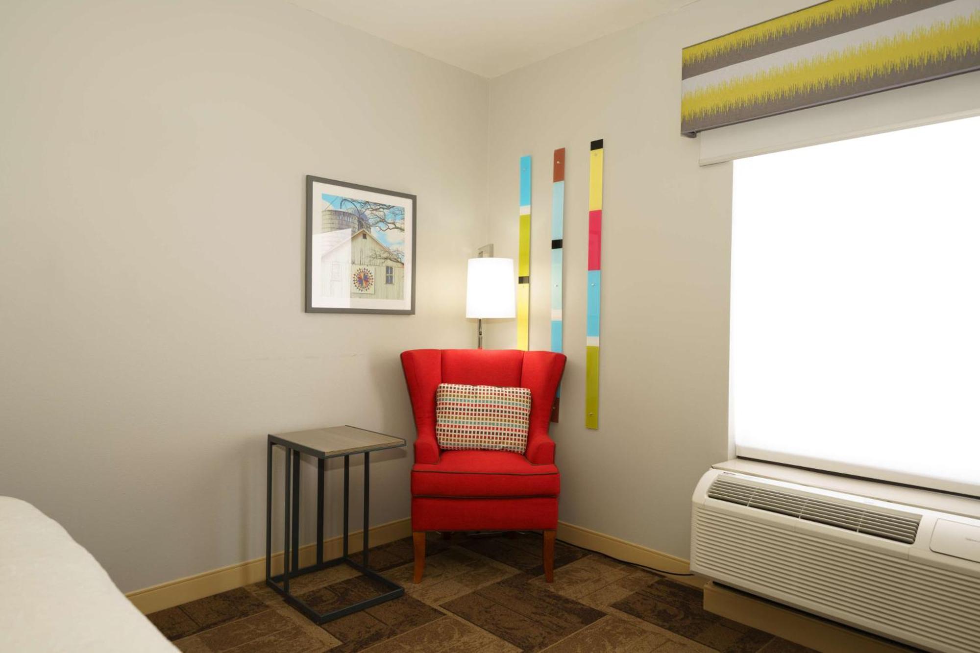 King Room with King Bed - Non-Smoking