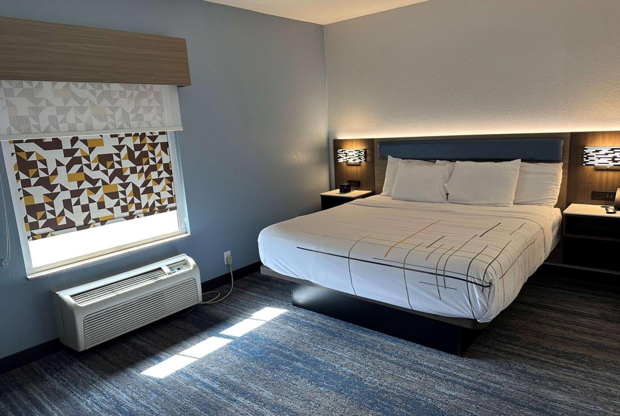 One-Bedroom King Suite Non-Smoking