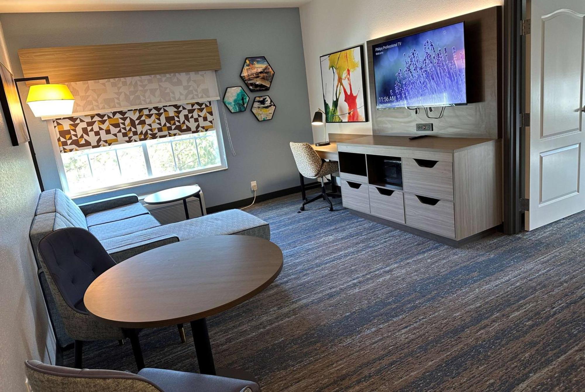 One-Bedroom King Suite Non-Smoking