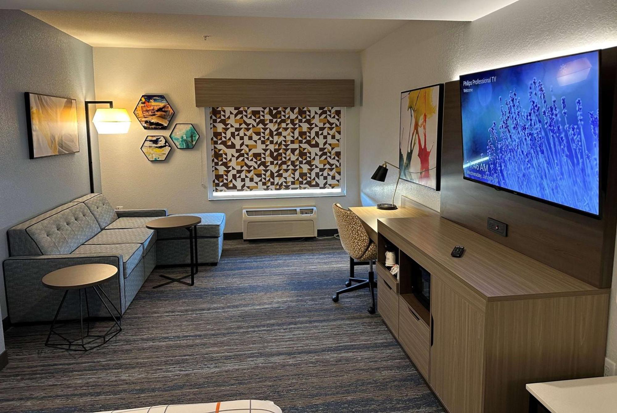 One-Bedroom King Suite Non-Smoking
