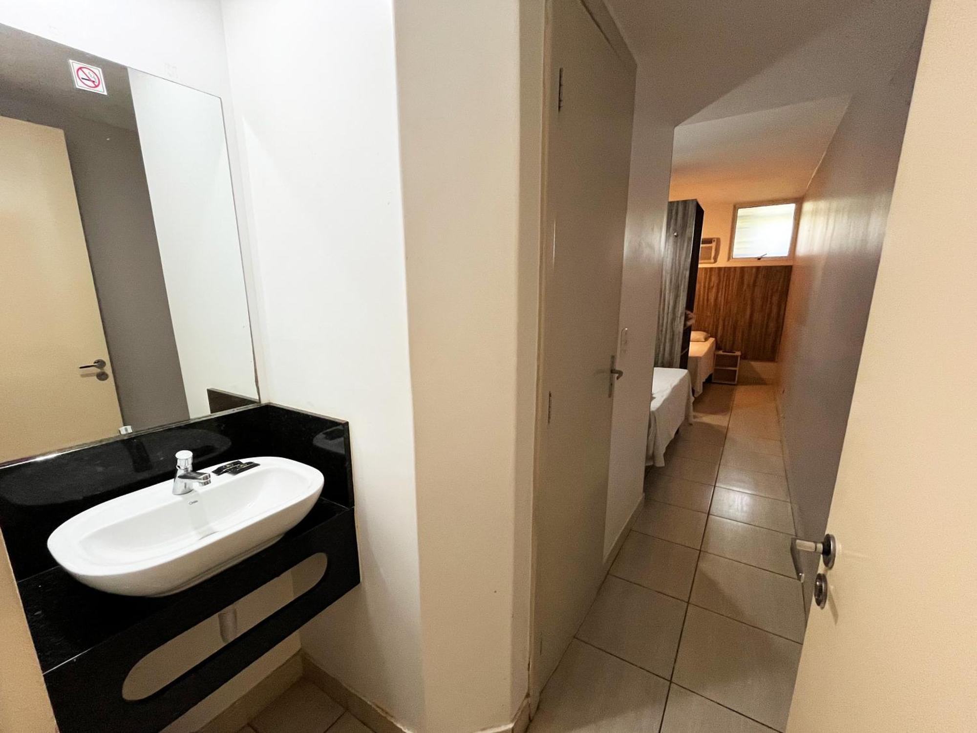 Quarto Duplo Econômico no Subsolo — 12 m²