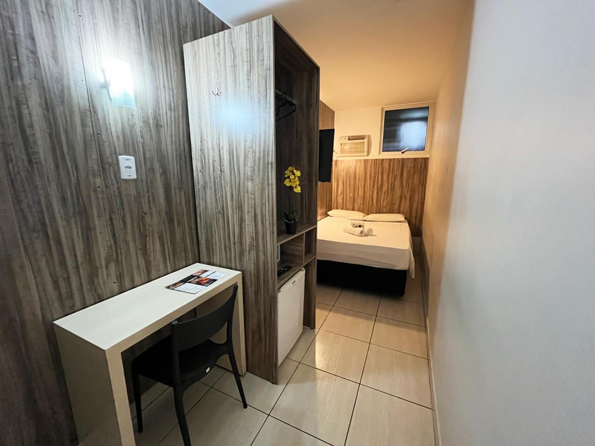 Quarto Casal Econômico no Subsolo — 12 m²