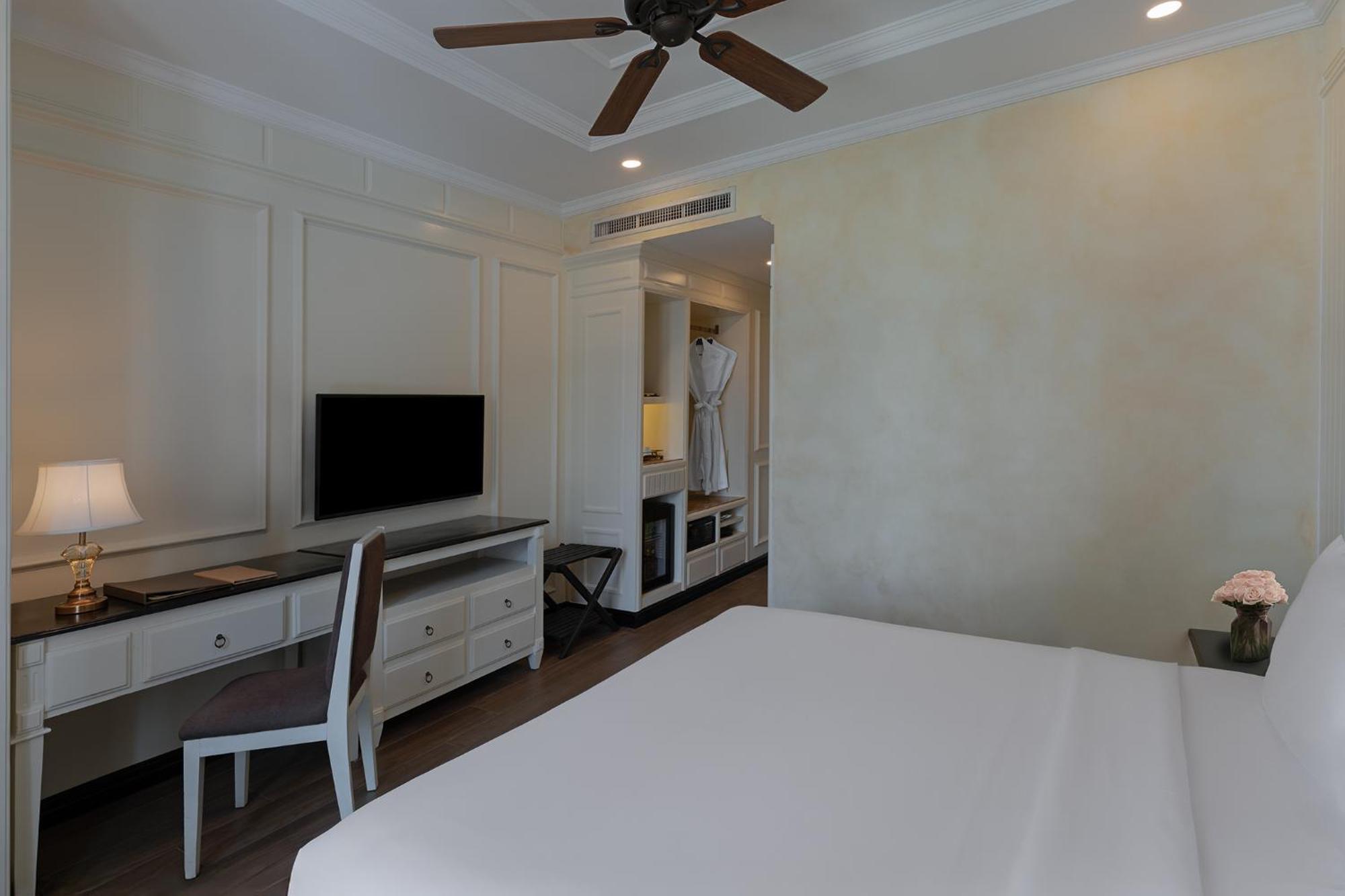 Deluxe Comfort Room Upgrade to Deluxe Urban Includes Minibar