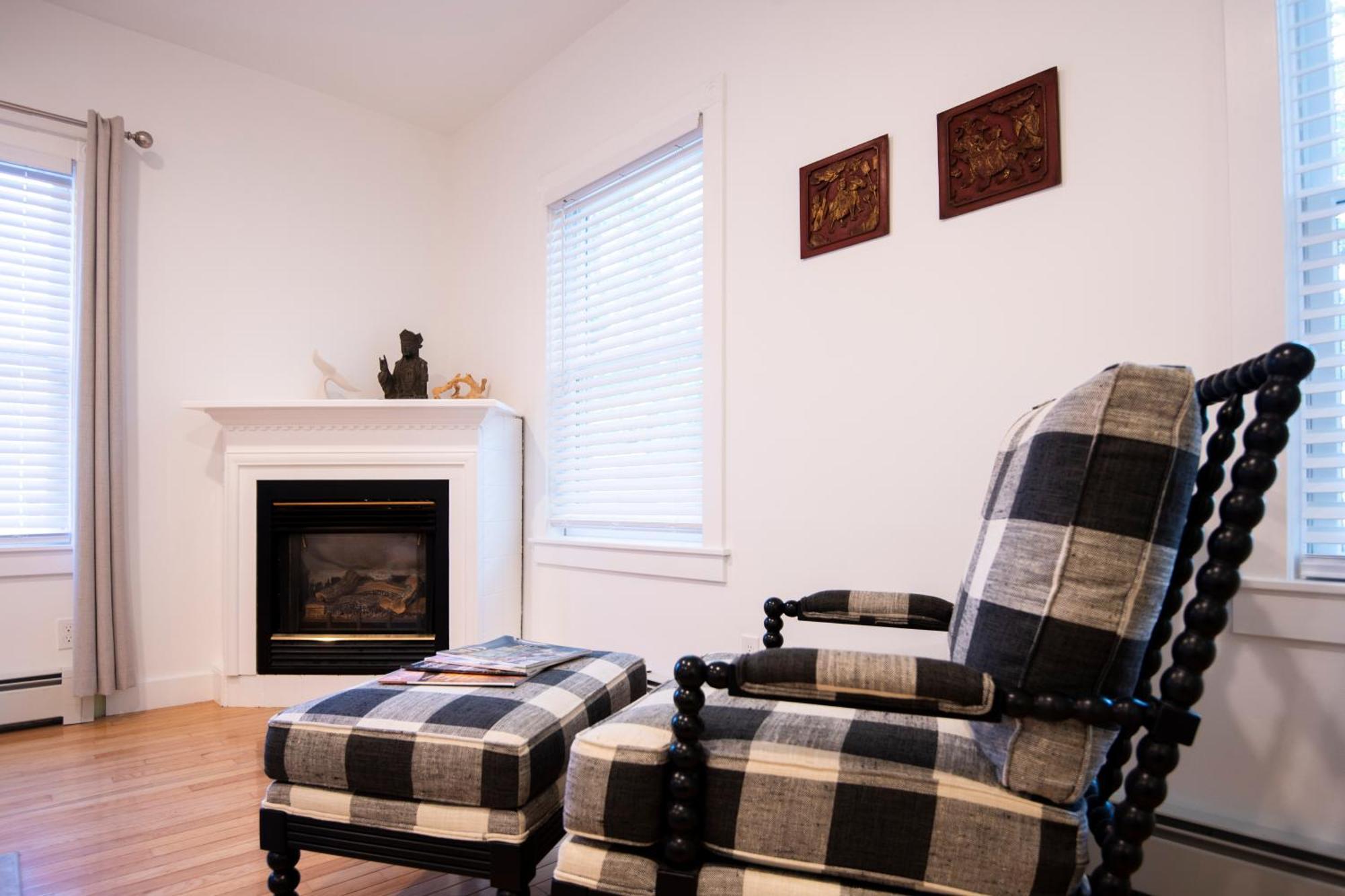 Acadia Cottage King