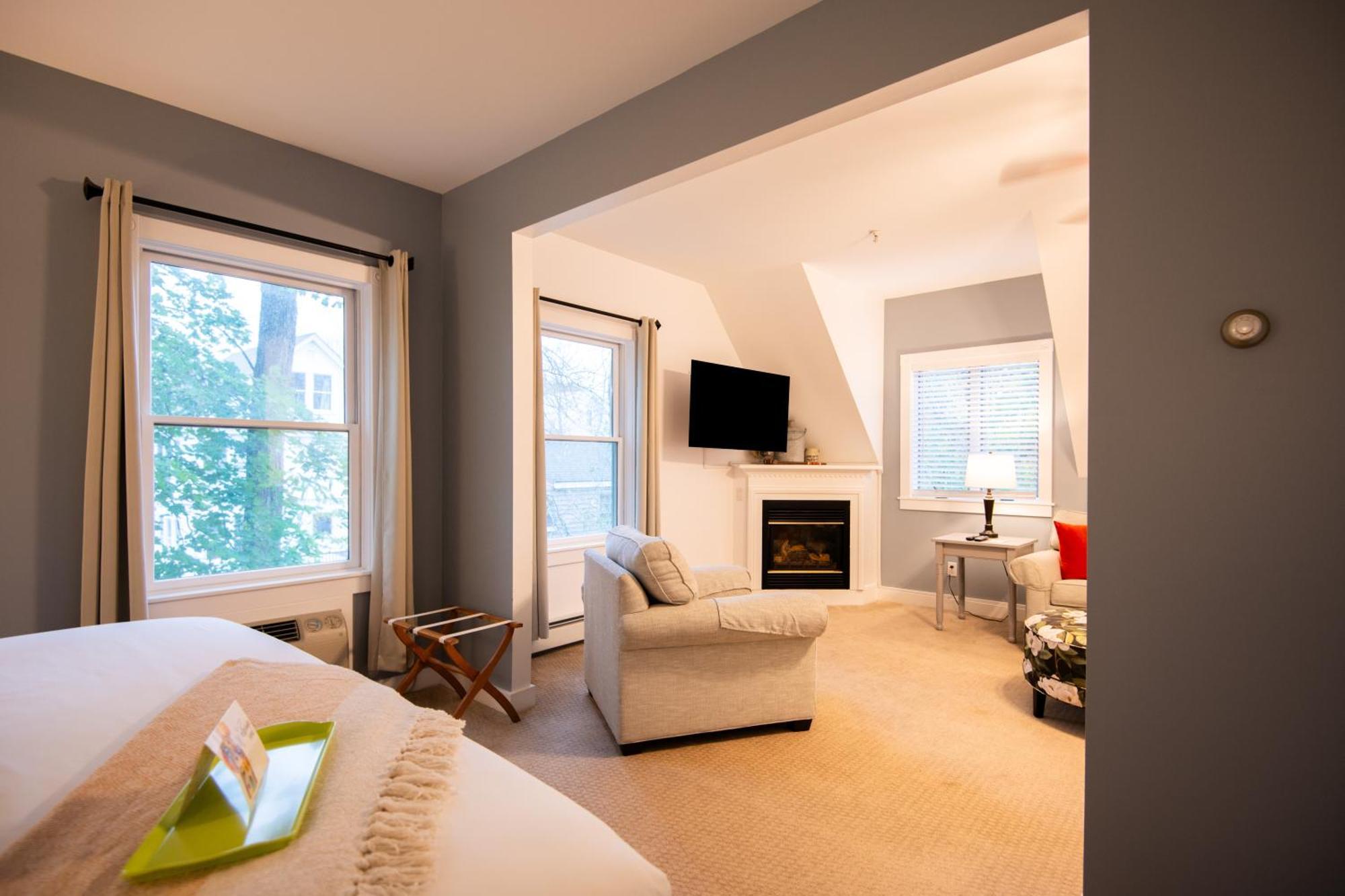 Acadia Cottage King
