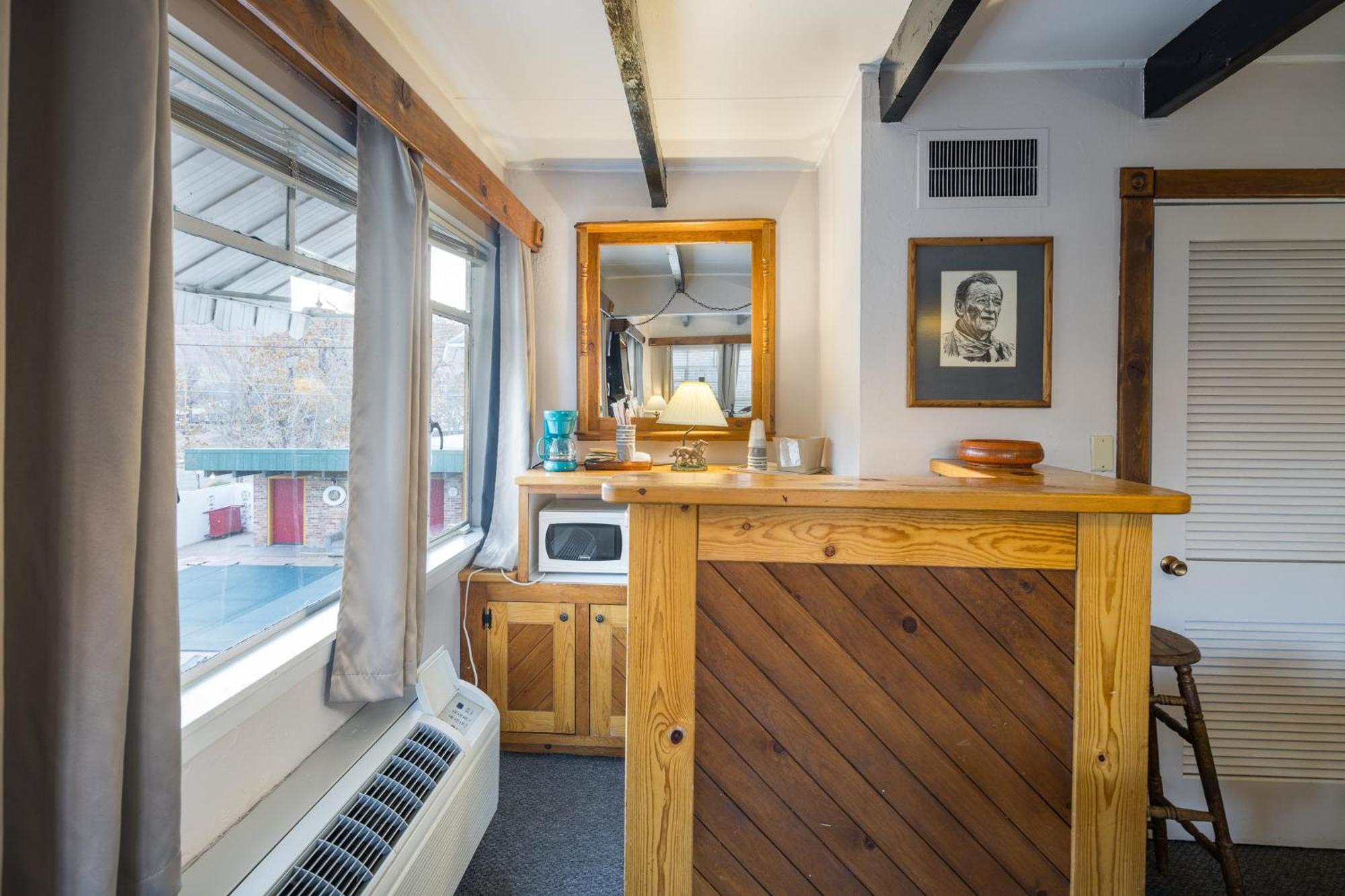 Deluxe King Suite
