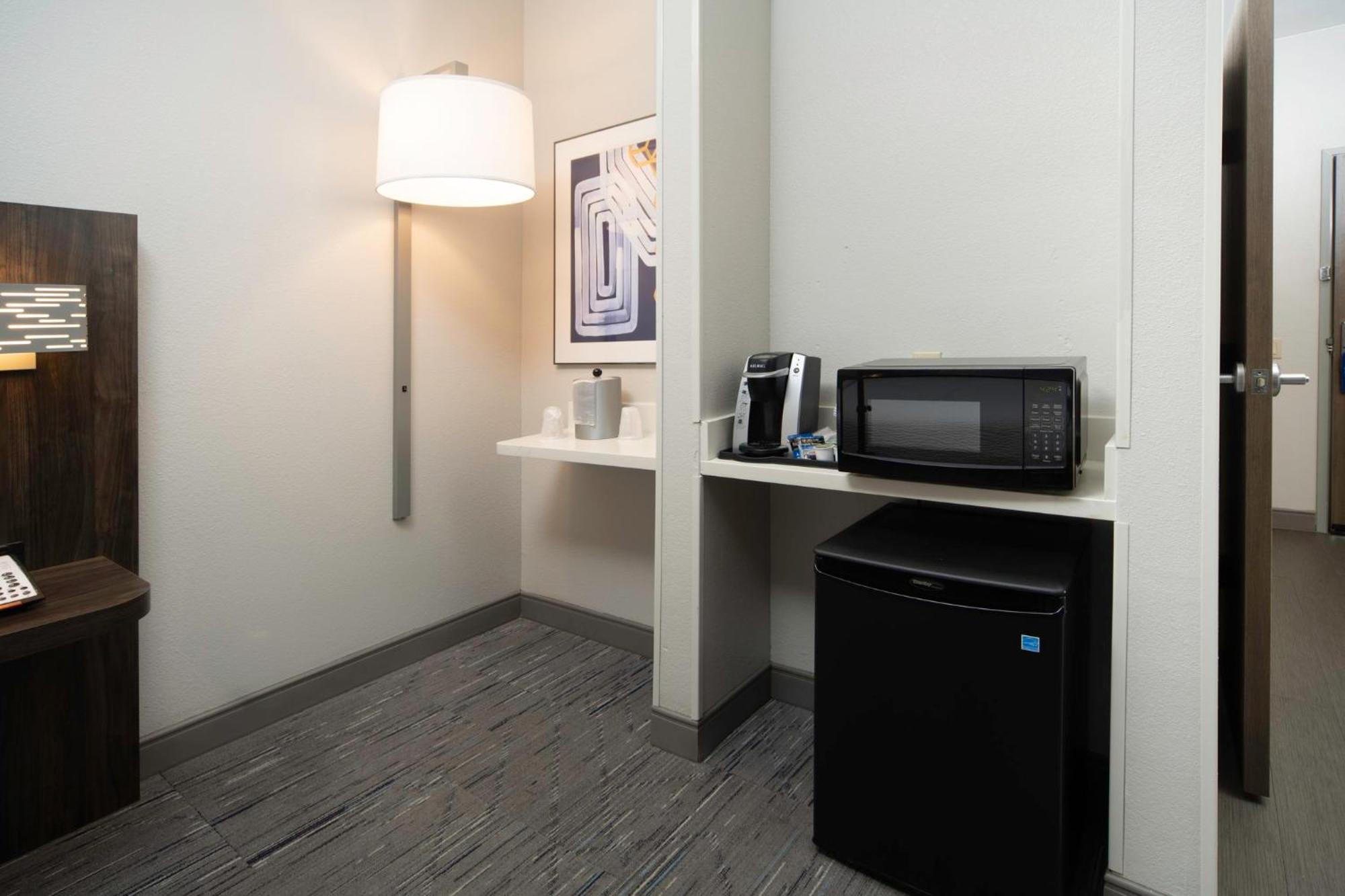 King Room - Mobility Access/Hearing Accessible