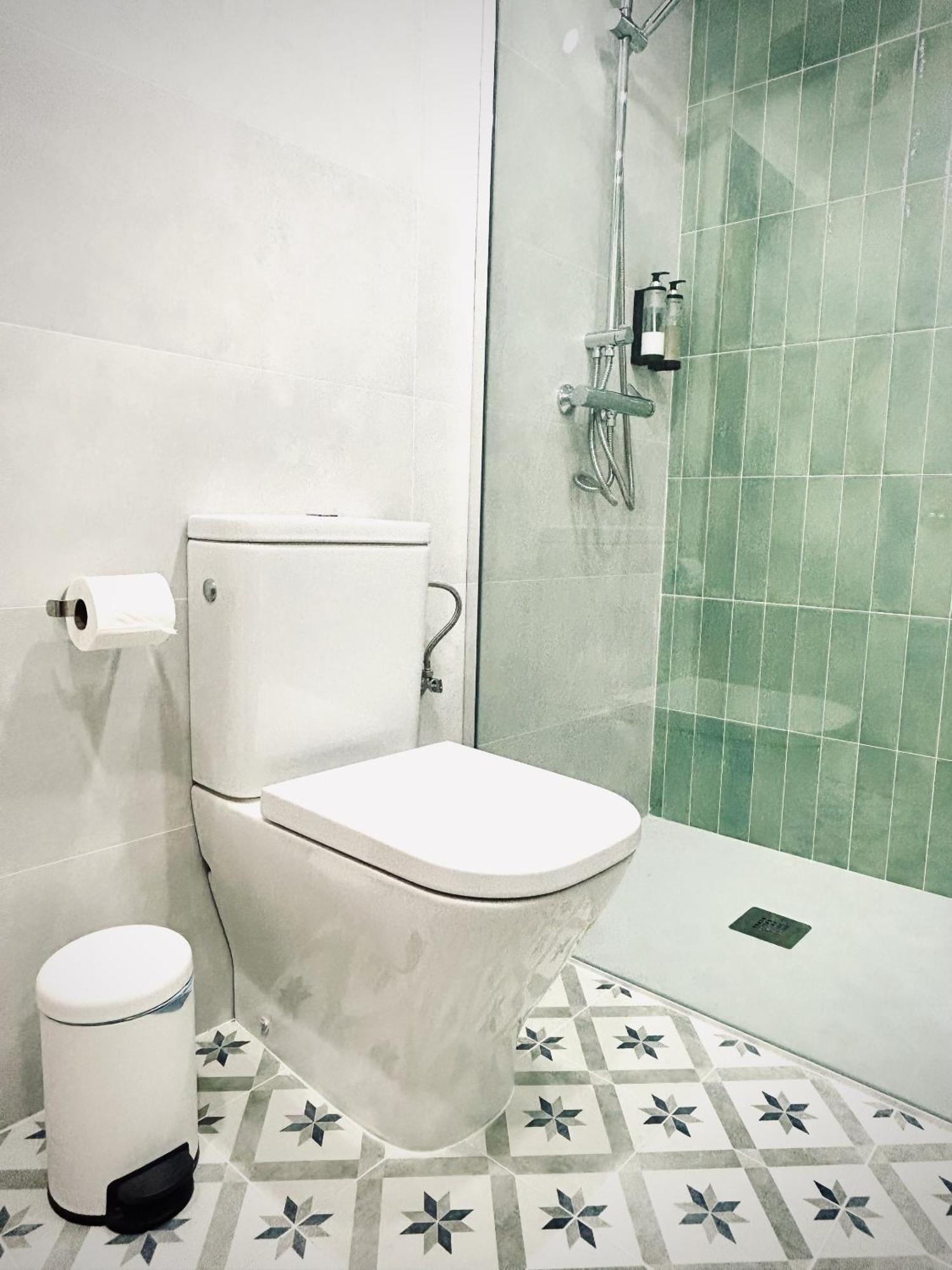 Twin Room Private Bathroom