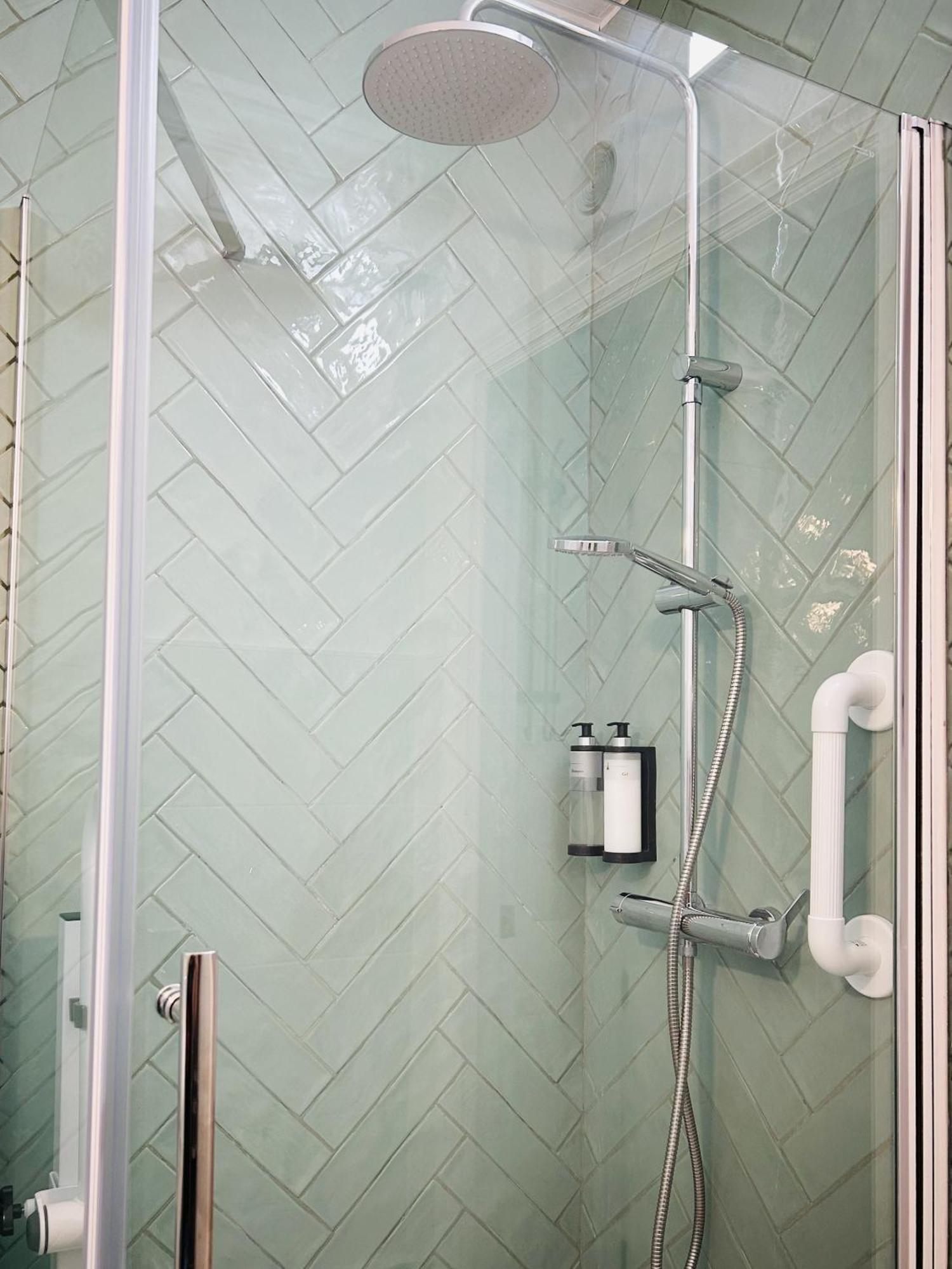 Single Room Private Bathroom