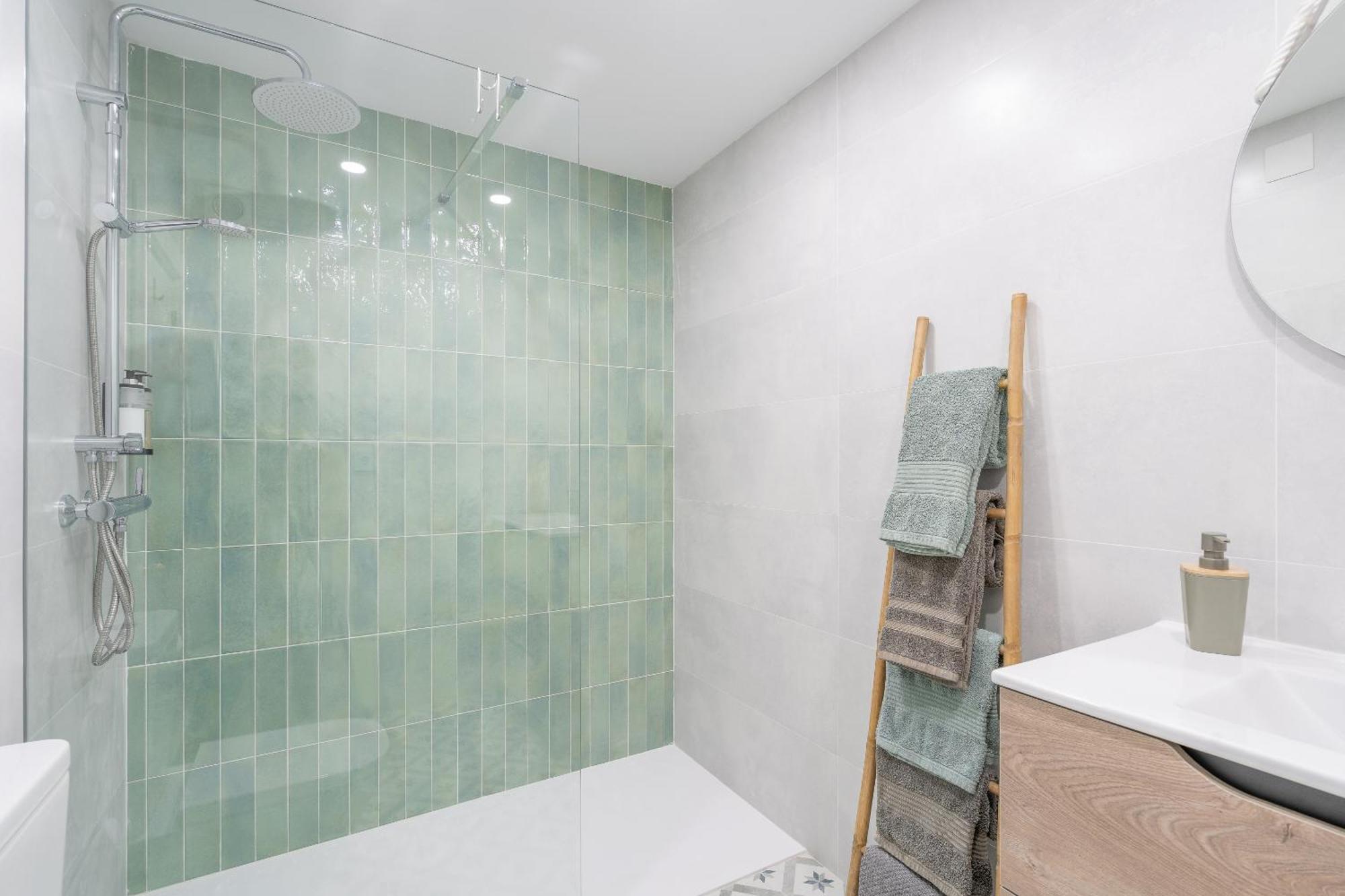 Twin Room Private Bathroom