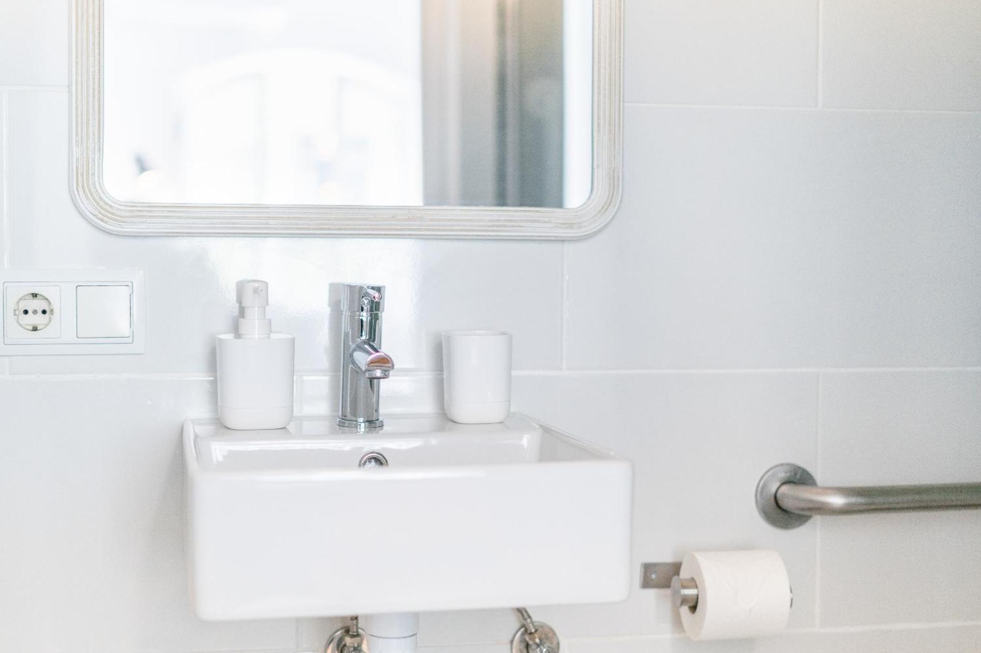 Single Room Private Bathroom