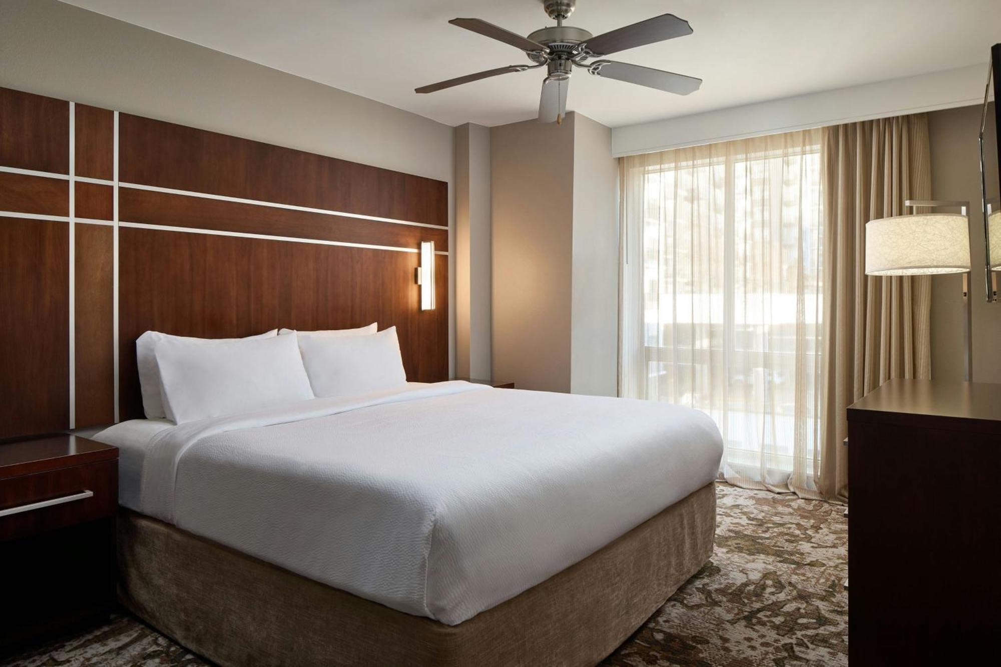 Executive One-Bedroom Suite City View