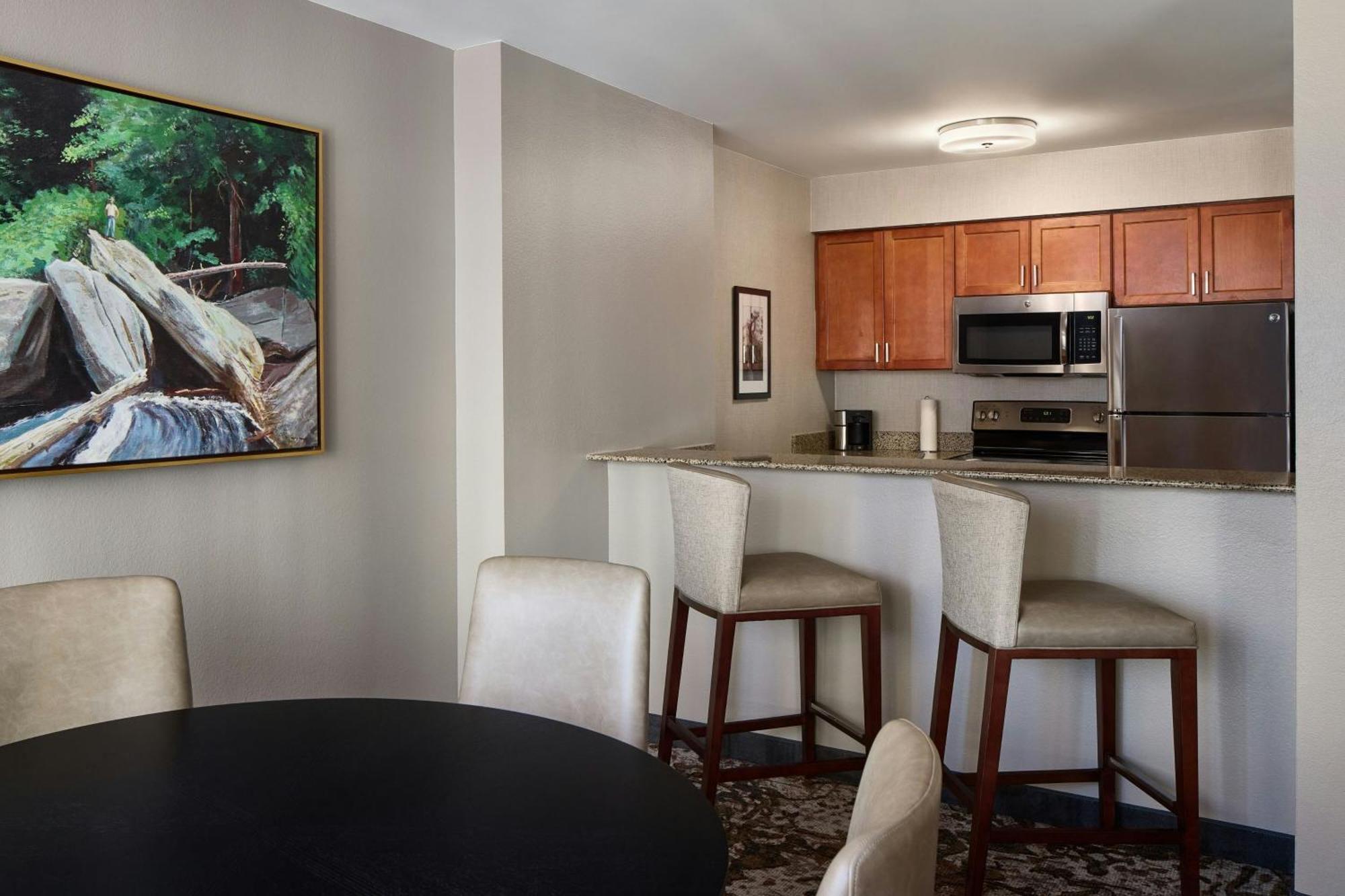 Executive One-Bedroom Suite City View