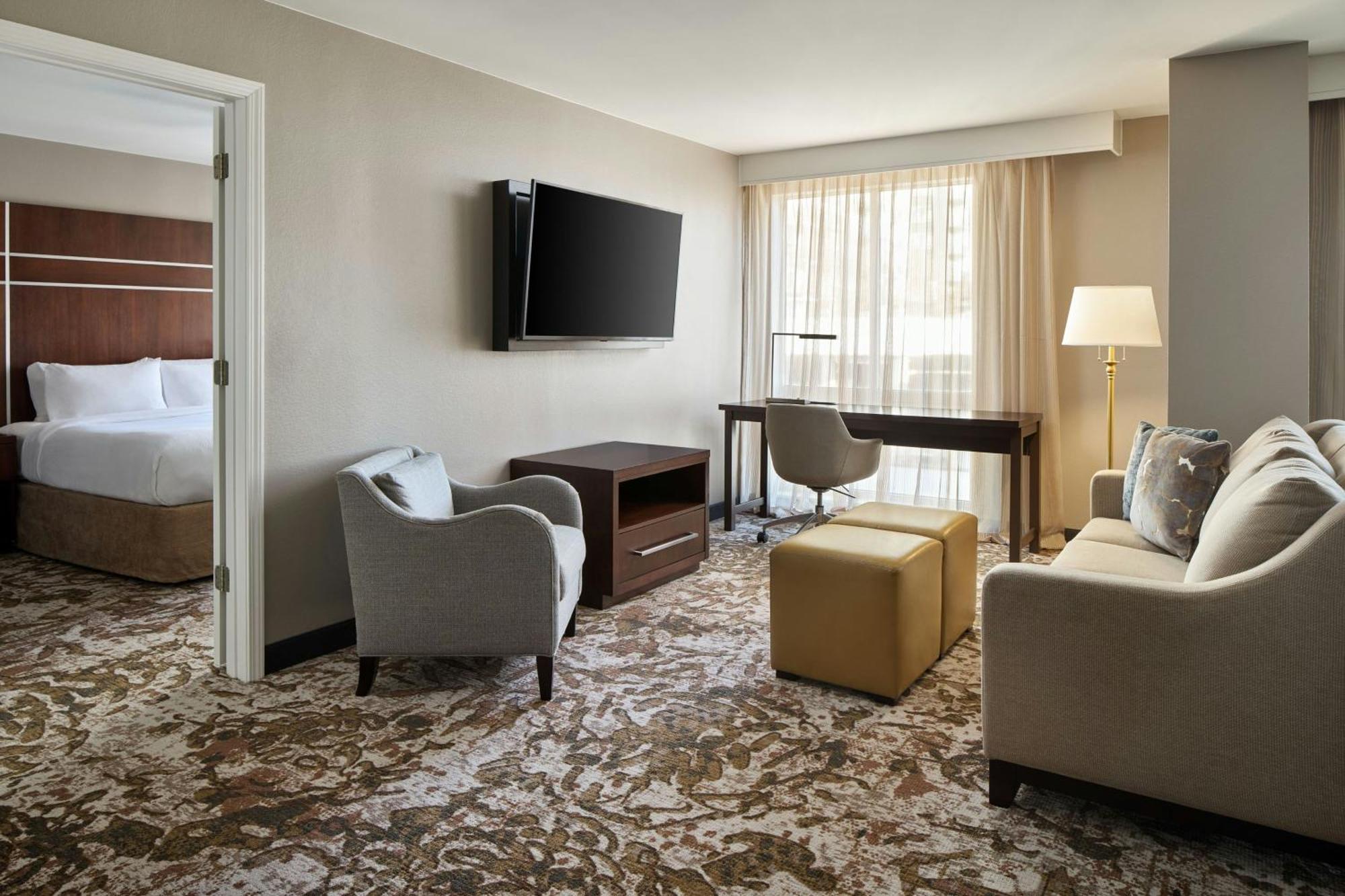 Executive One-Bedroom Suite City View