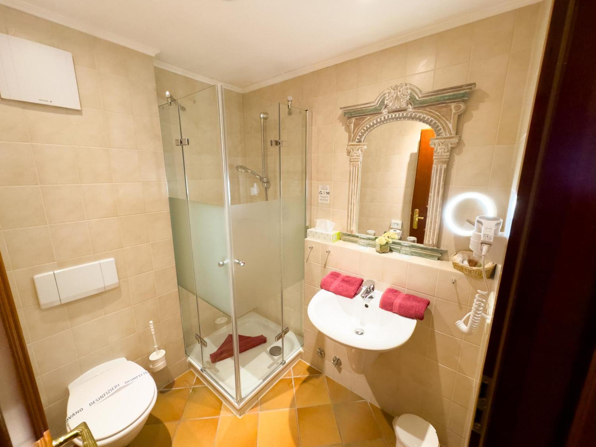 Double Room,1649012528:JPEG
