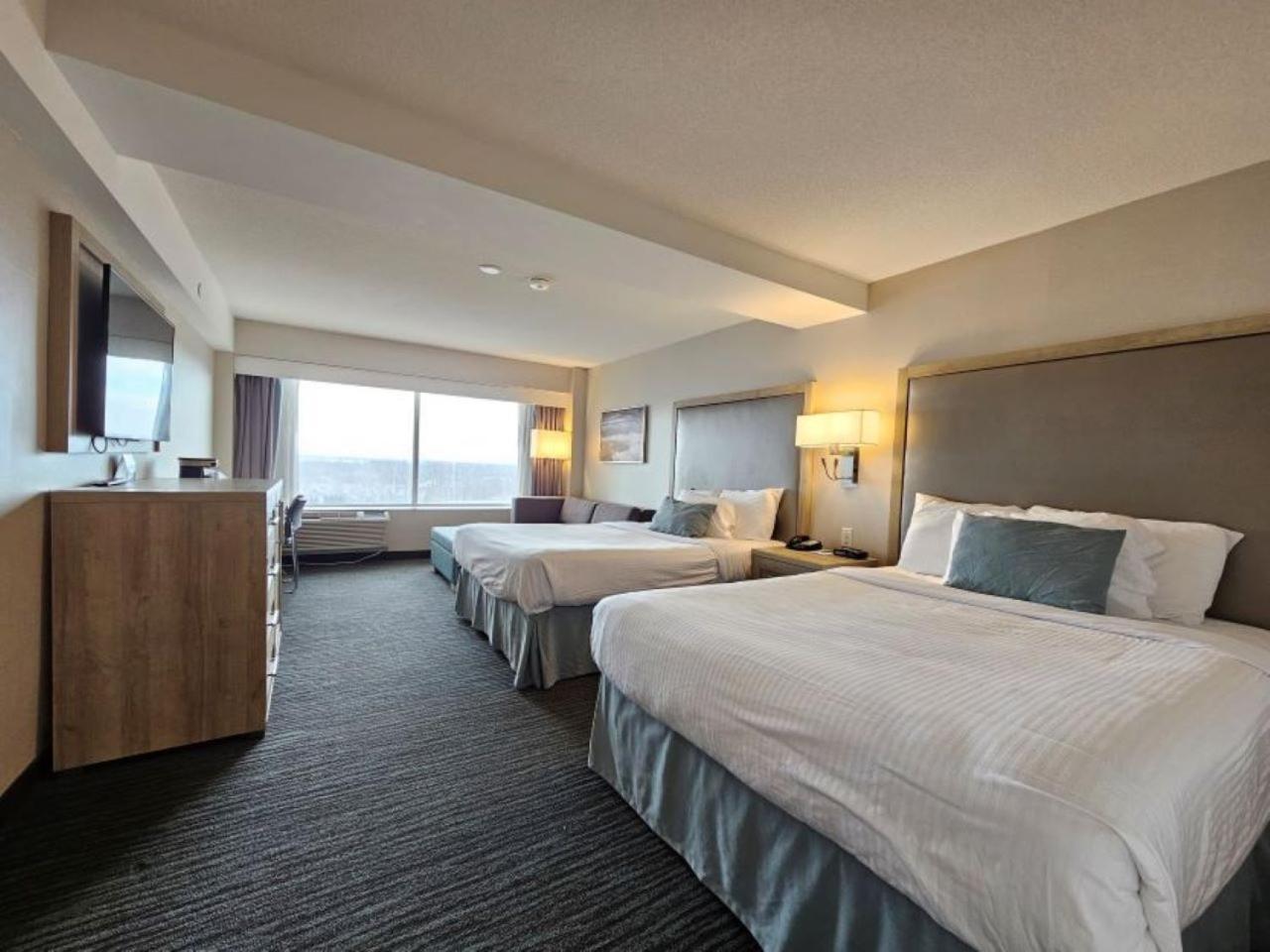 Riverview Deluxe Guest room 2 Queen Beds & Sofa Bed,1656176717:JPEG