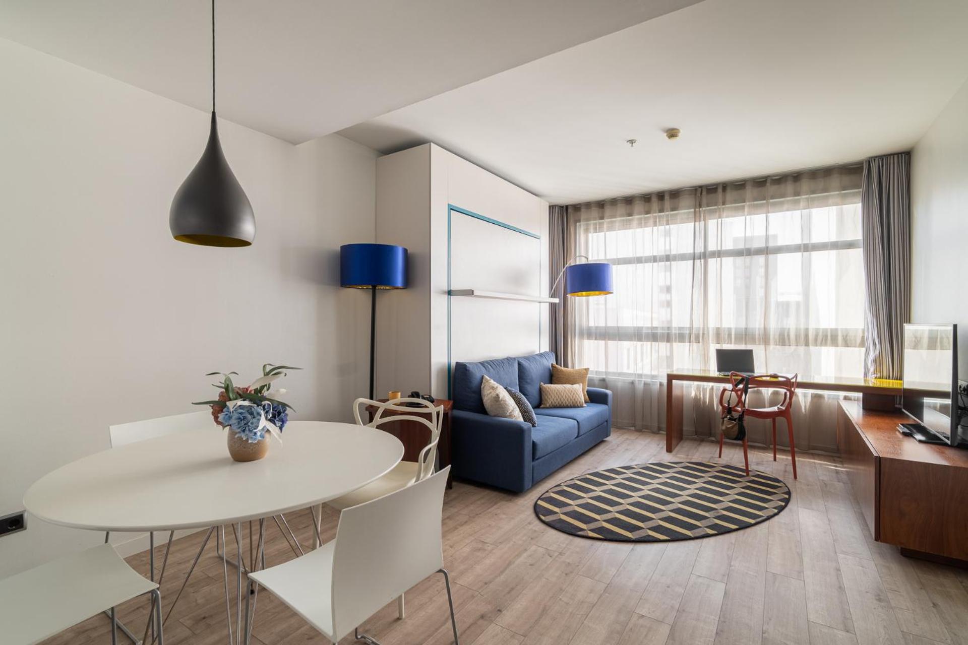 Deluxe One-Bedroom Apartment