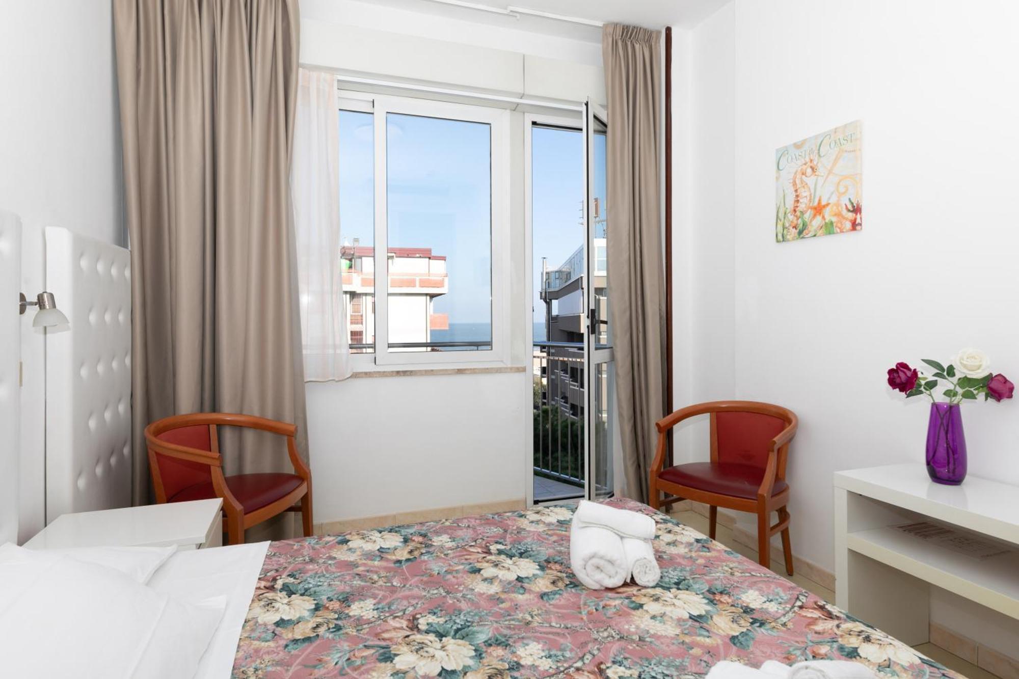 Double or Twin Room Sea View