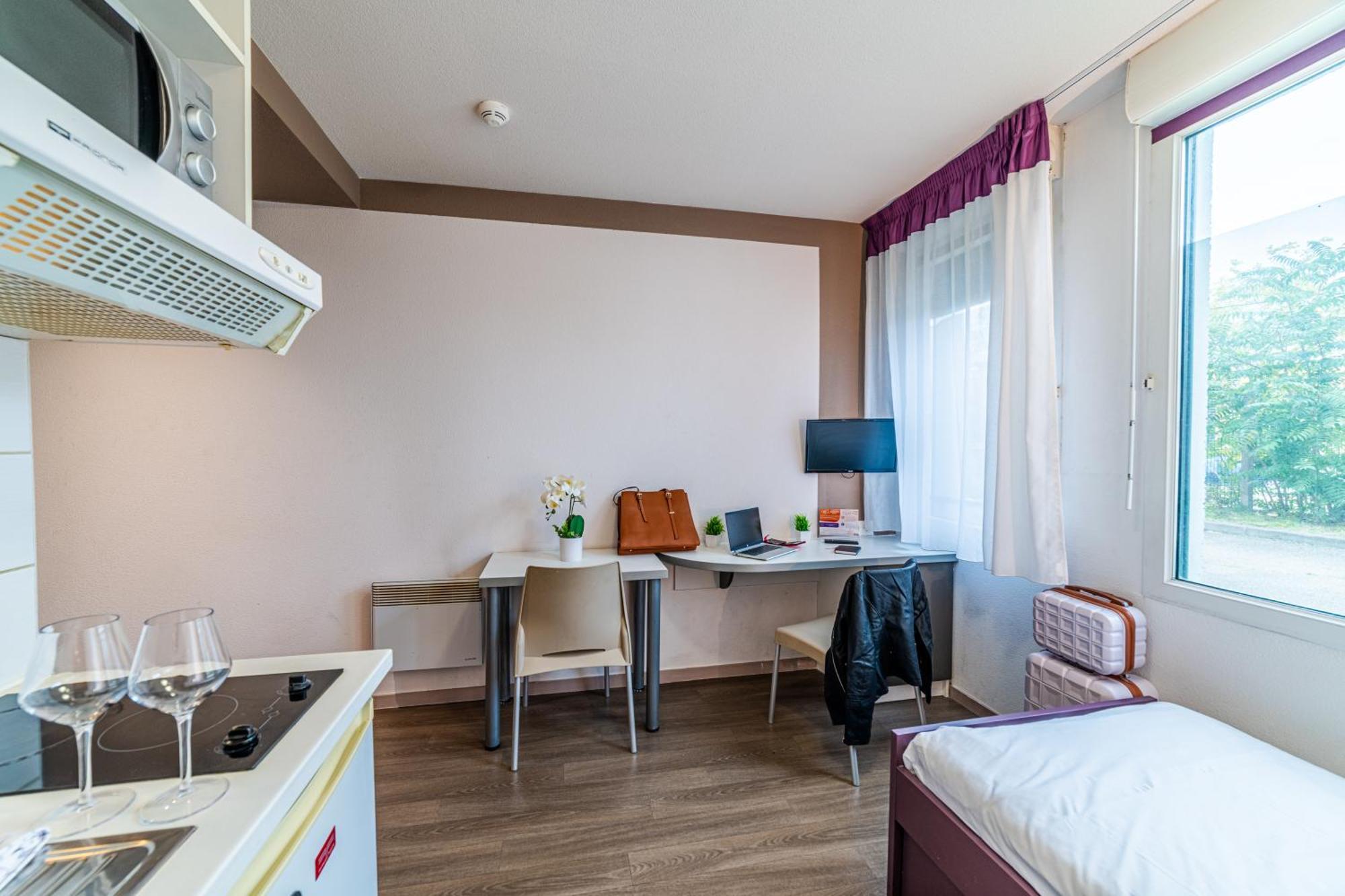 Studio Apartment
