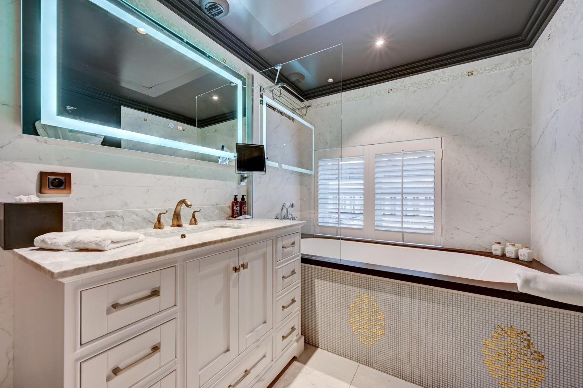 Prestige Room