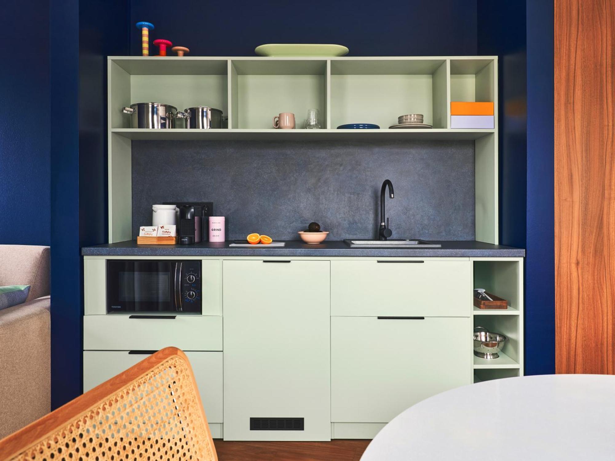 Medium Studio Kitchenette