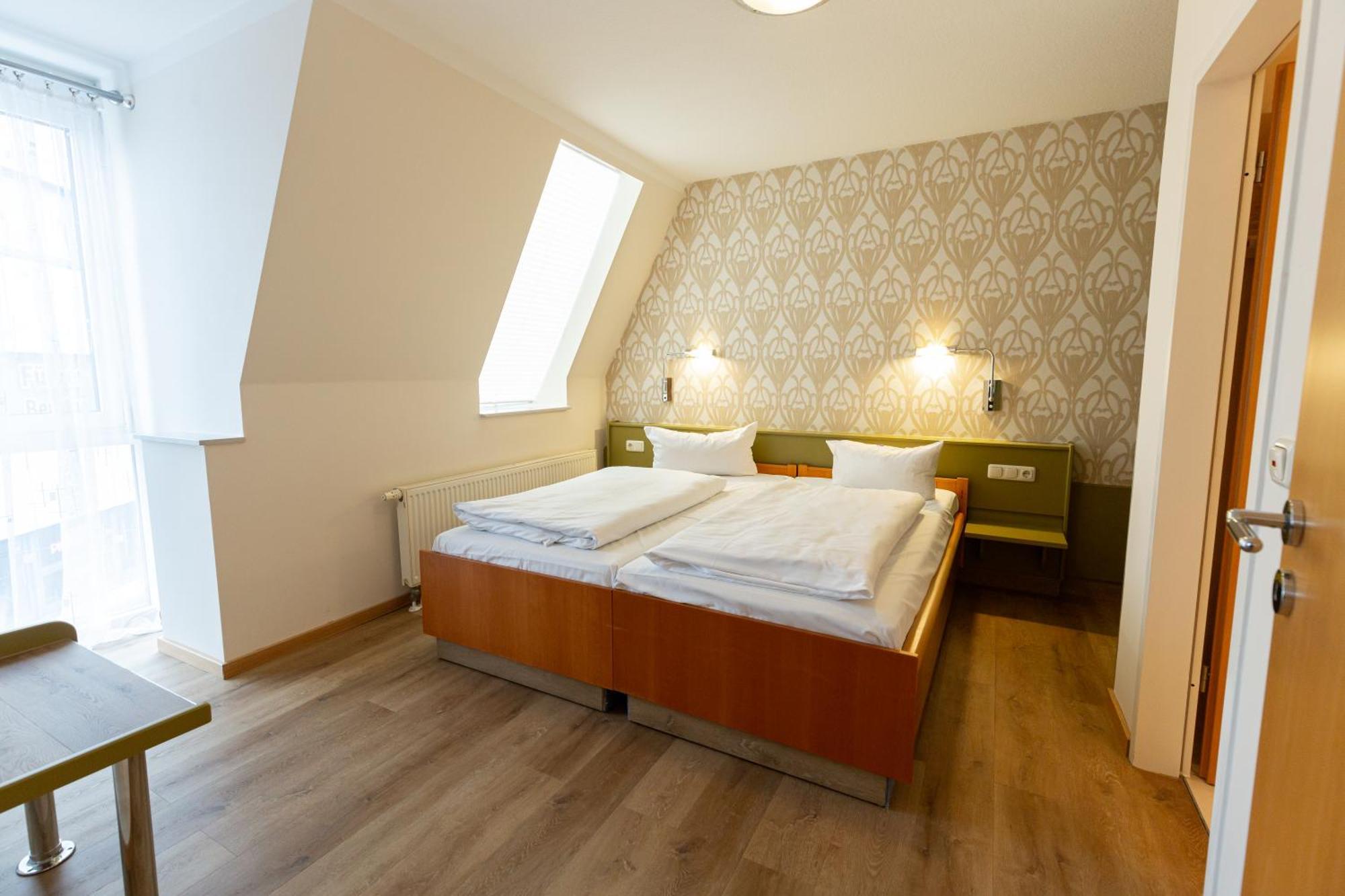 Standard Suite,1742568185:JPEG