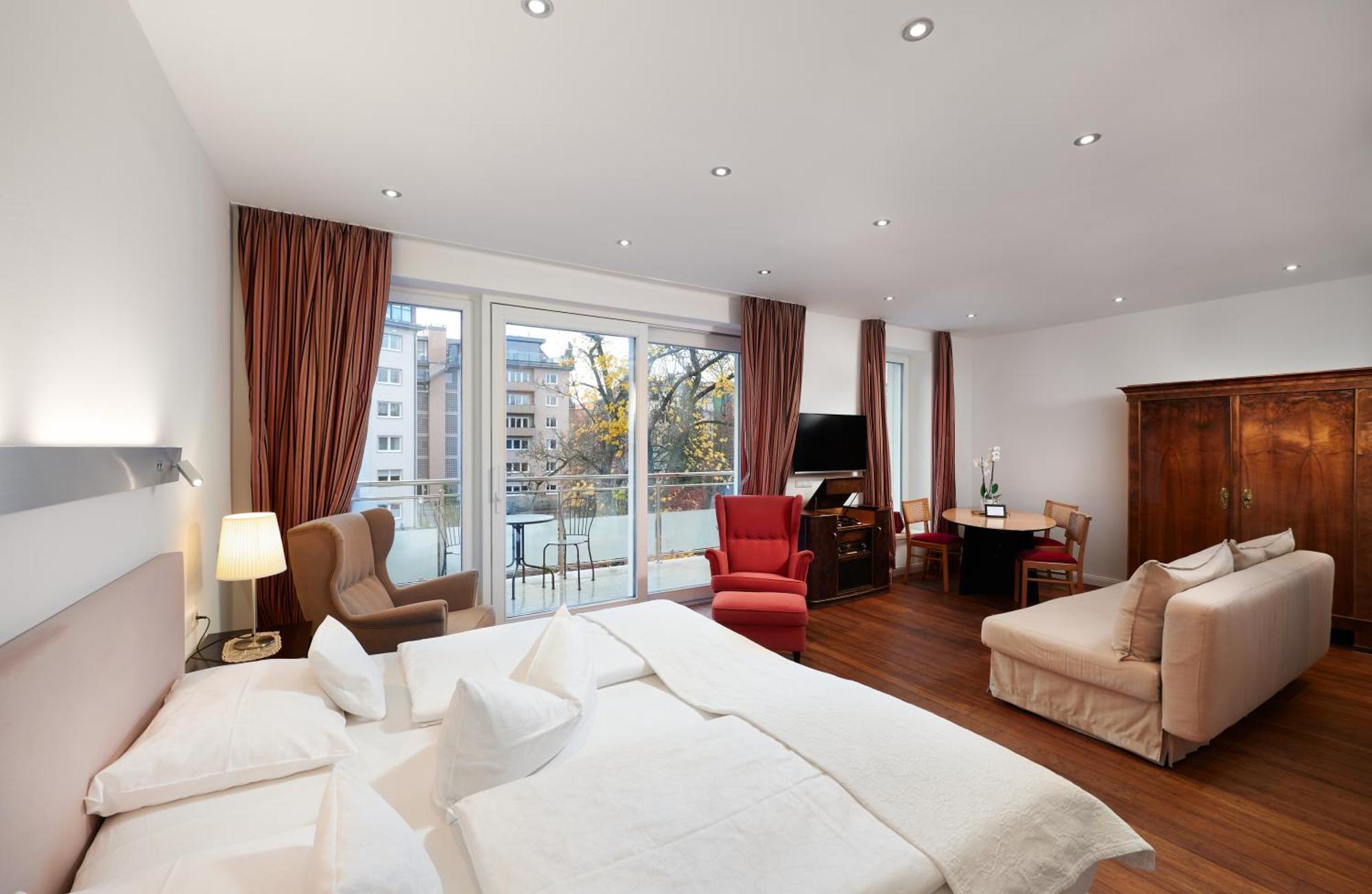 Deluxe One-Bedroom Apartment