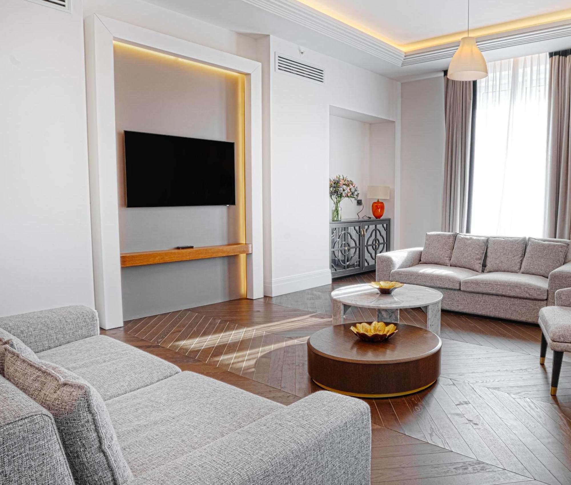 1 Bedroom Presidential Suite 1 King bed Sveta Nedelya view