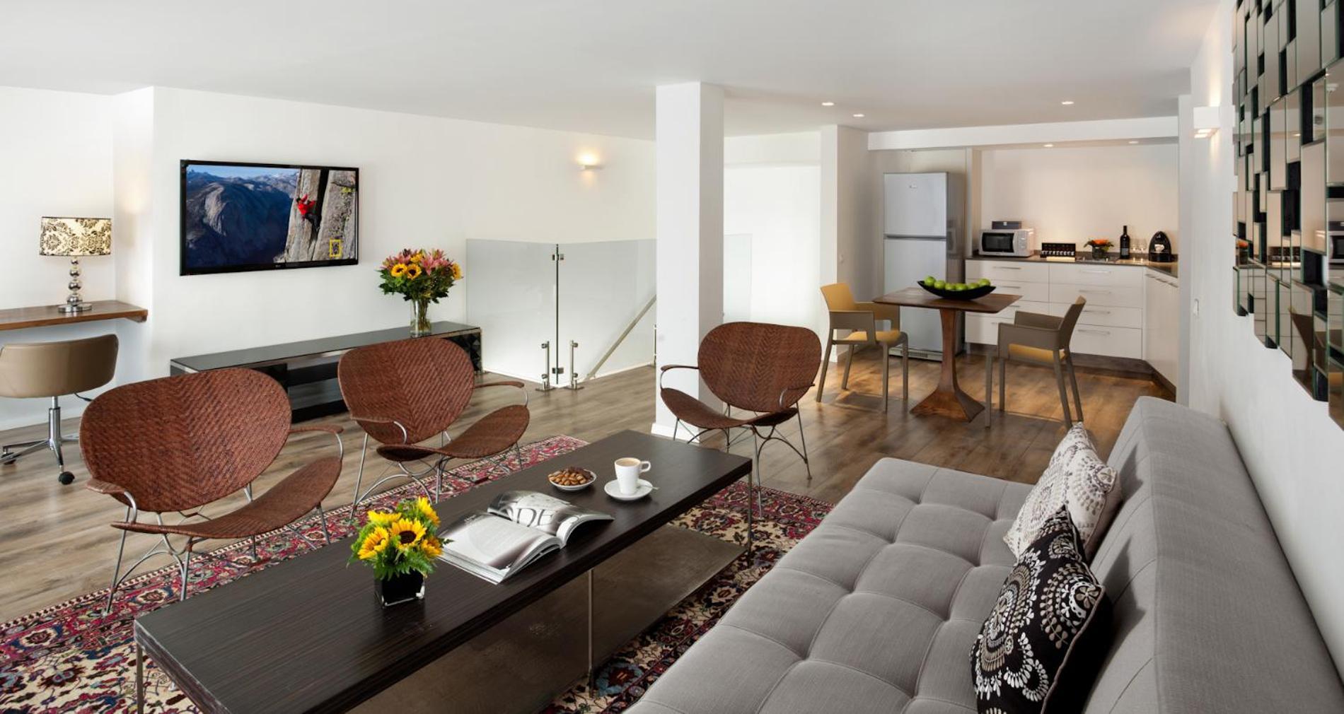 Apartment Private Entrance via Staircase