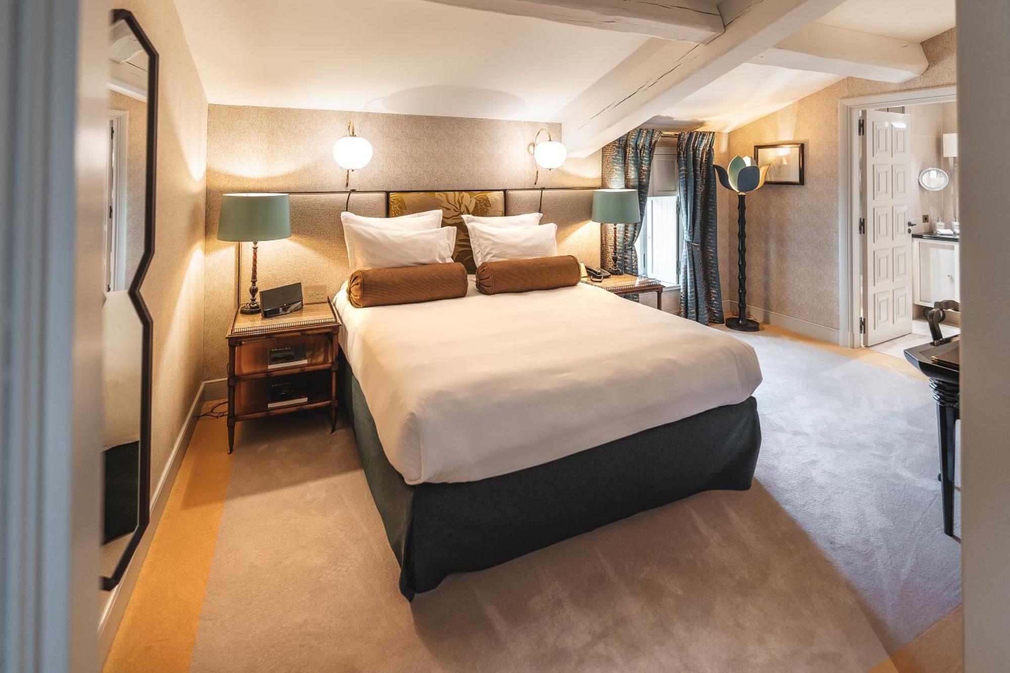 Deluxe Room,1649893283:JPEG