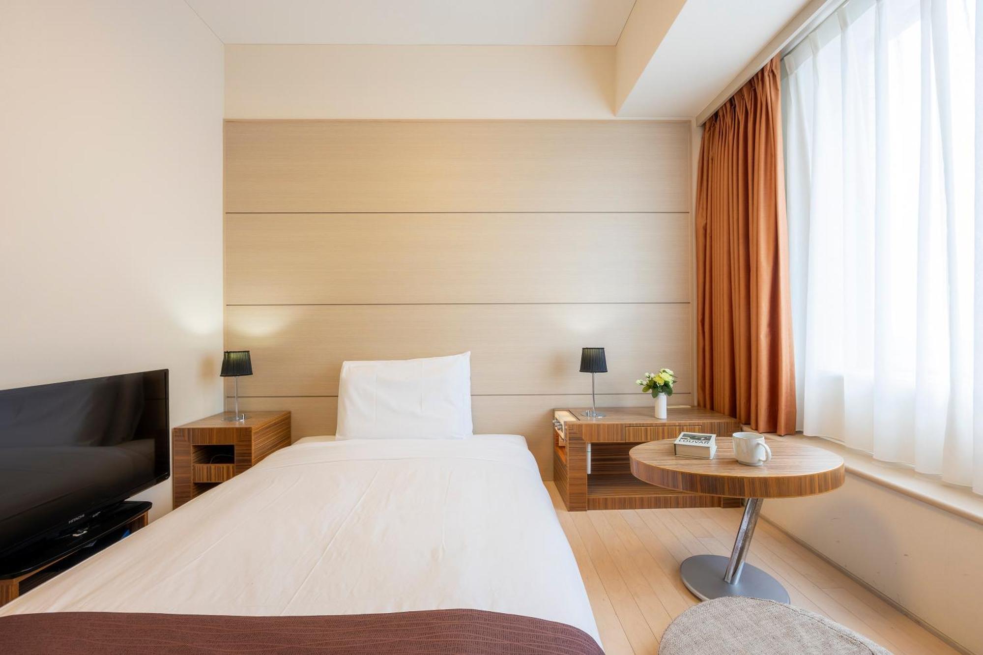 Single Room Wooden Floor Non-Smoking