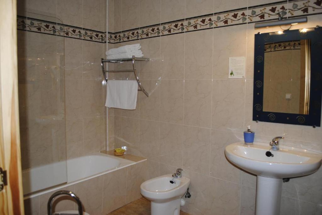 Twin Room Private Bathroom,1765356717:JPEG