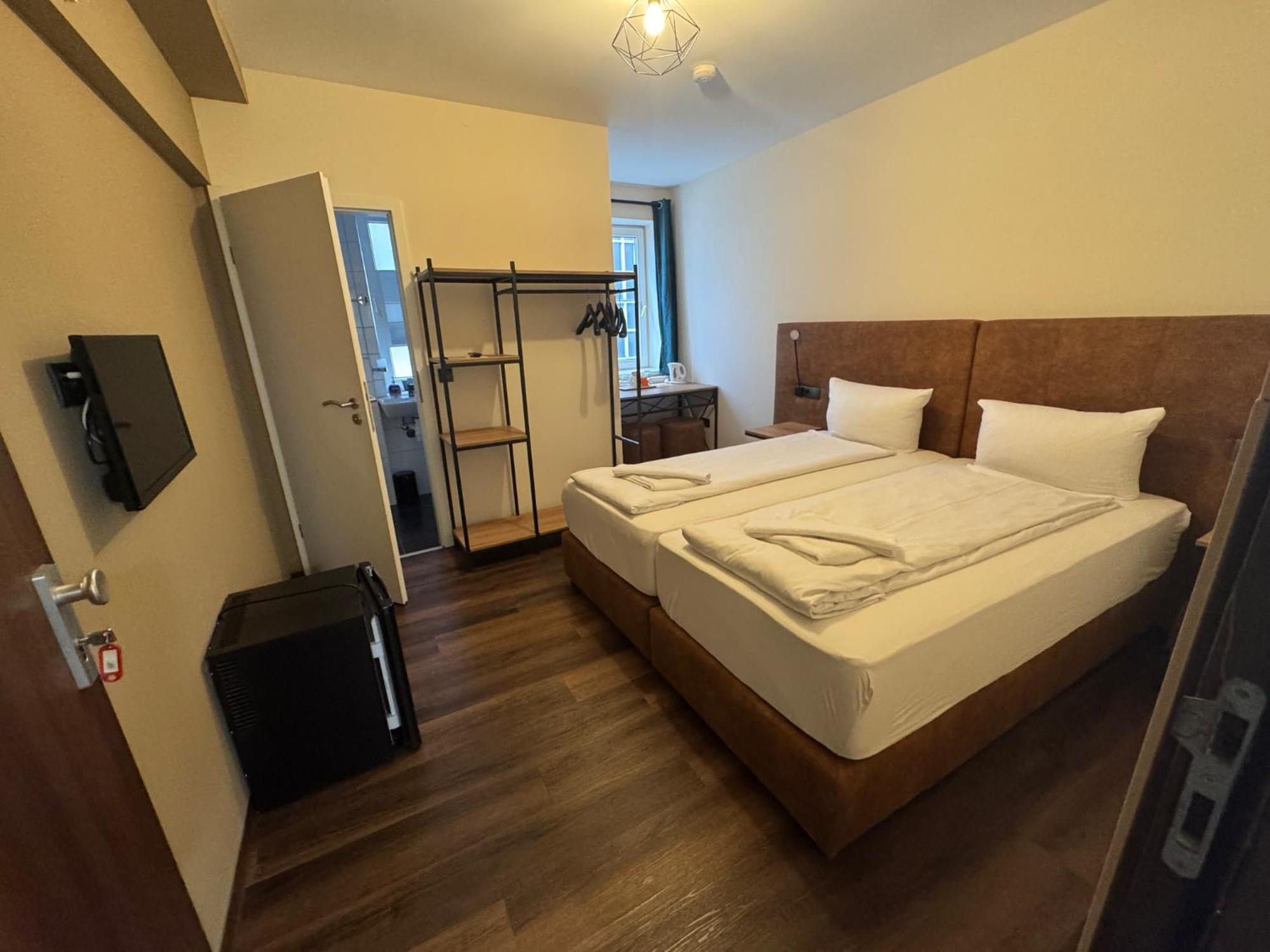 Double Room Private Bathroom
