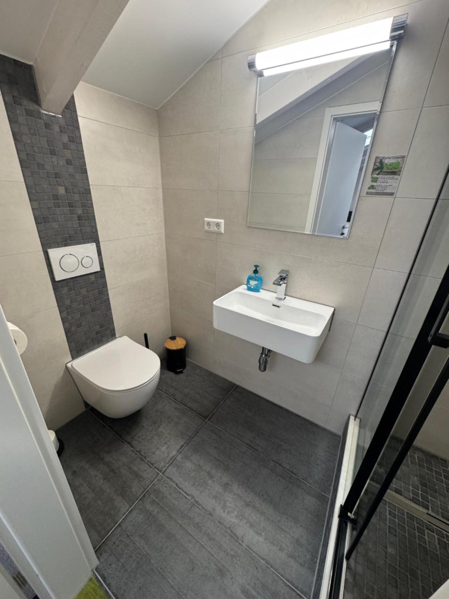 King Room Private Bathroom