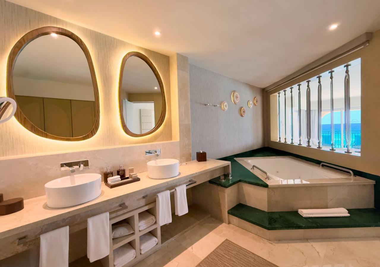 Grand Royal Suite Jacuzzi