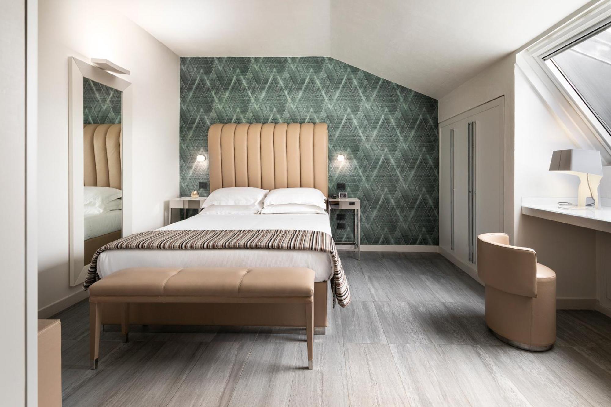 Suite Spa Access Attic