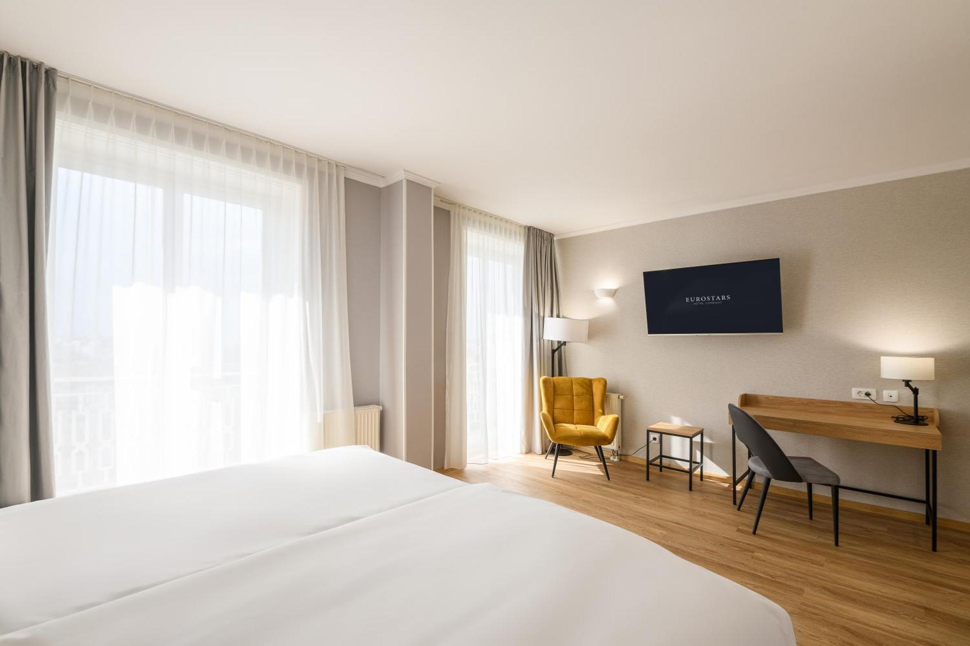 Superior Double or Twin Room Castle View