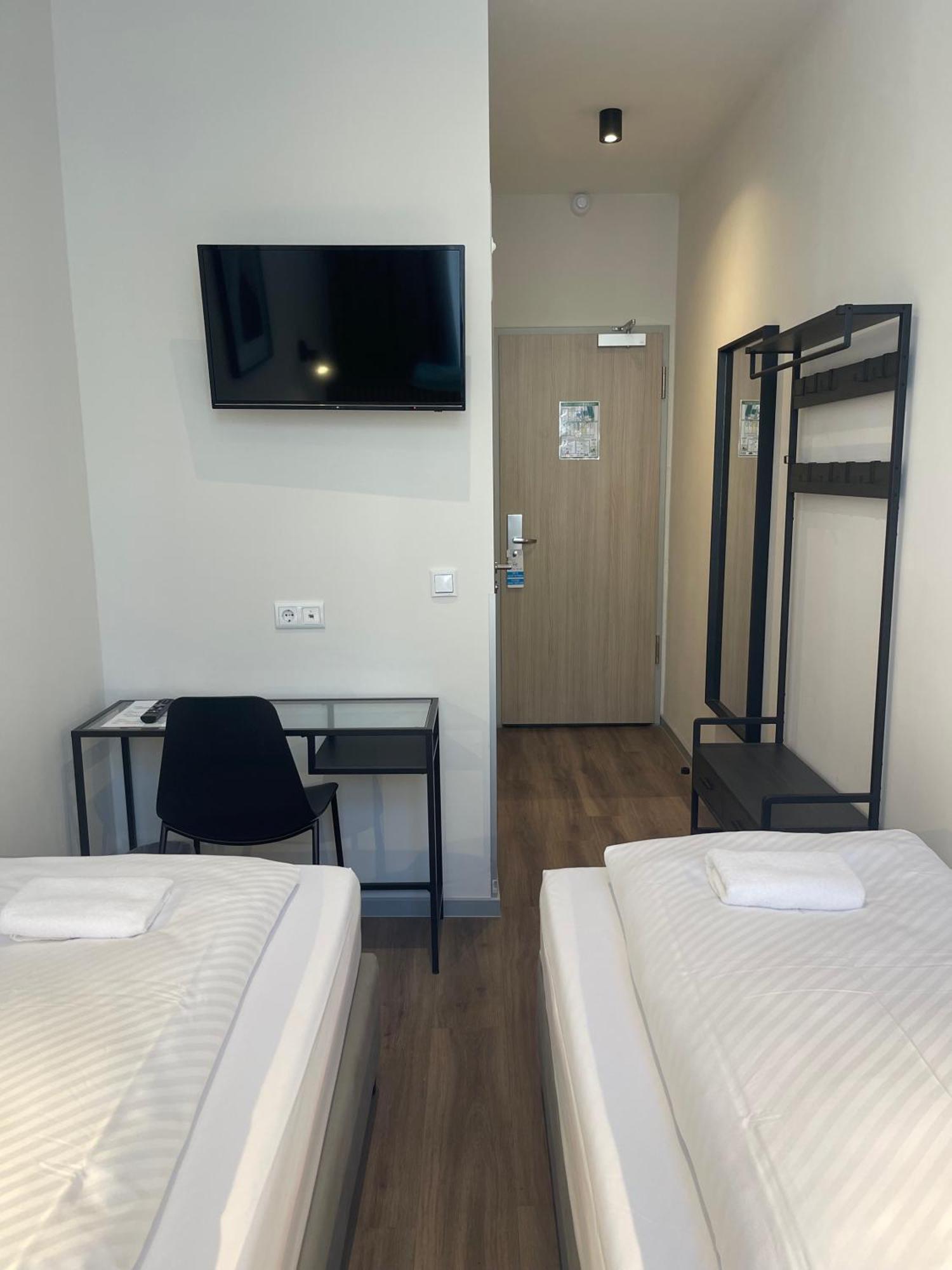 Twin Room,1651166327:JPEG