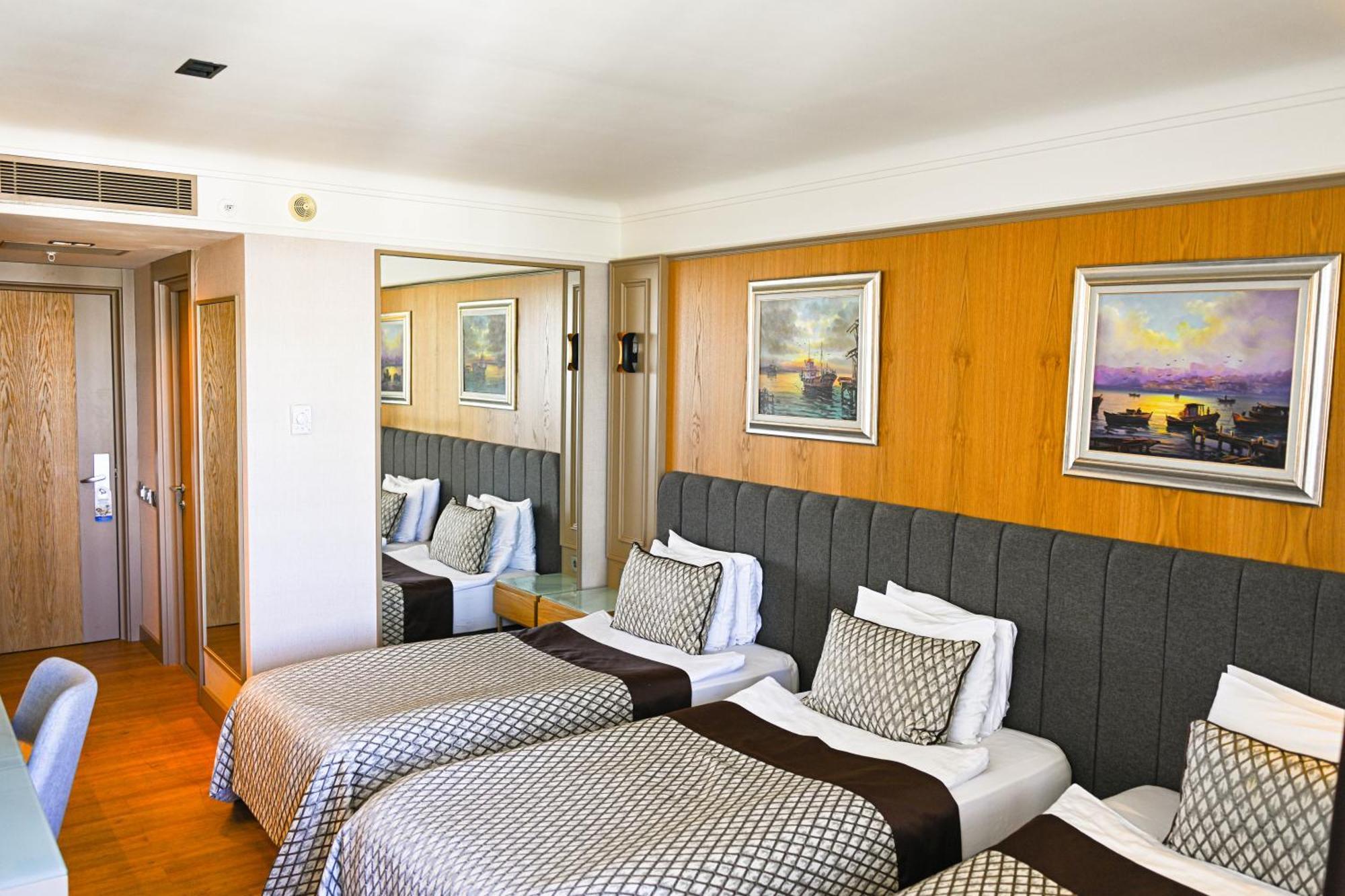 Standard Triple Room Side Sea View