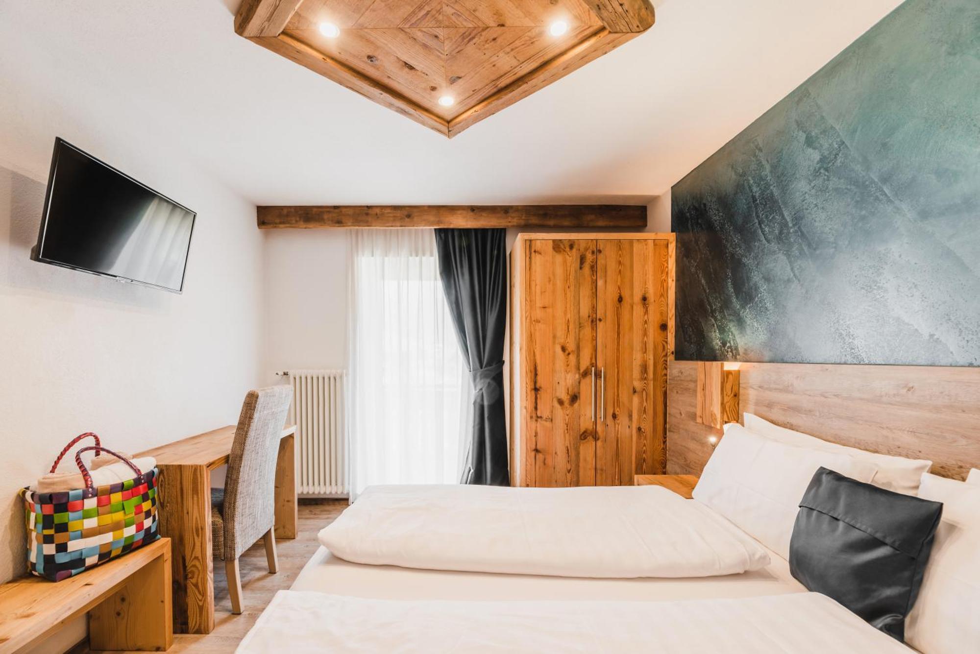 Double or Twin Room Mountain View